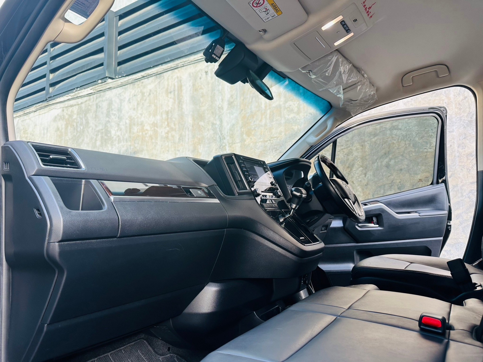 2020 Toyota Vellfire สีดำ (รูปที่ 7)