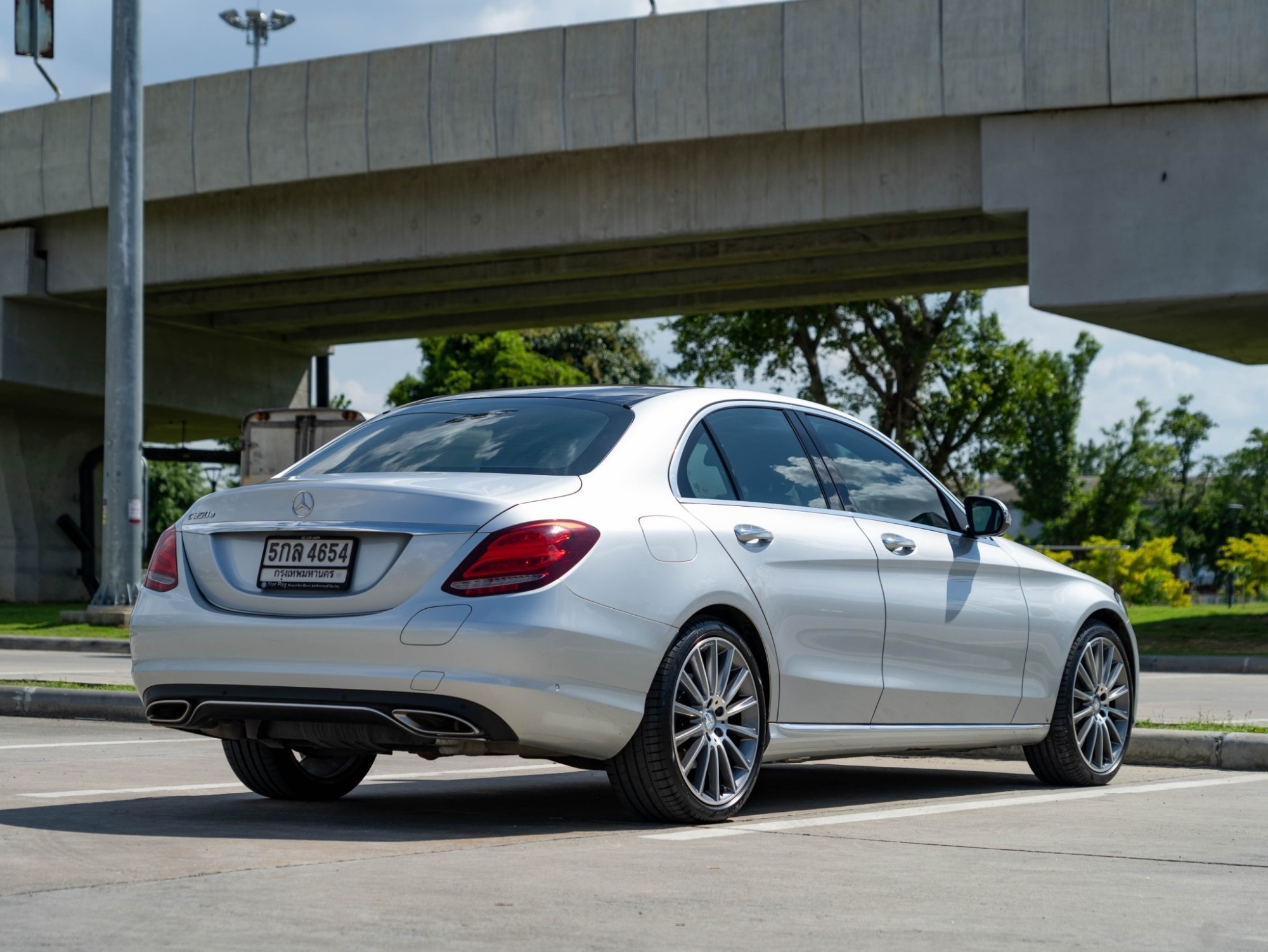 2016 Mercedes-Benz C350e AMG Dynamic สีเงิน