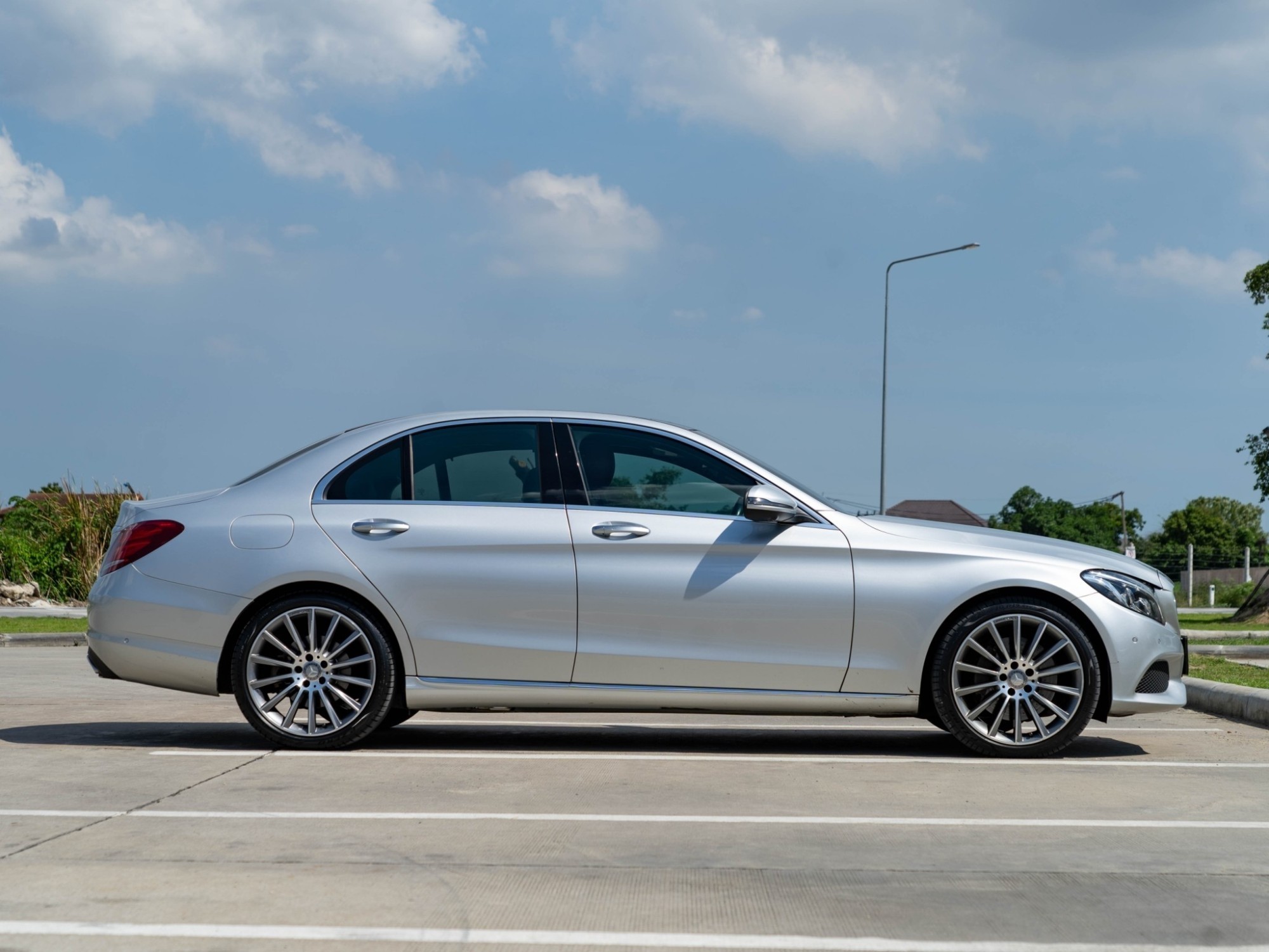 2016 Mercedes-Benz C350e AMG Dynamic สีเงิน