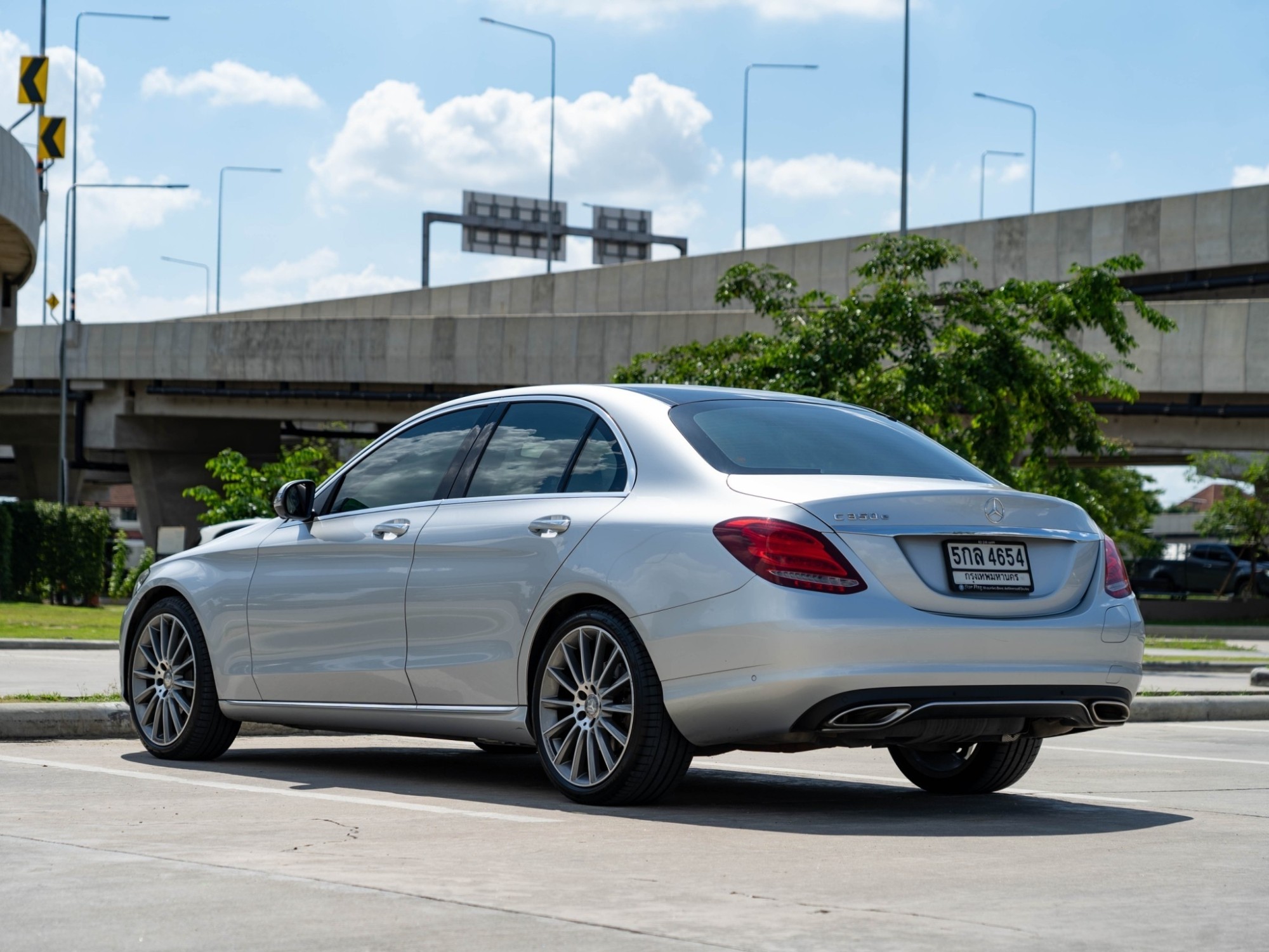 2016 Mercedes-Benz C350e AMG Dynamic สีเงิน