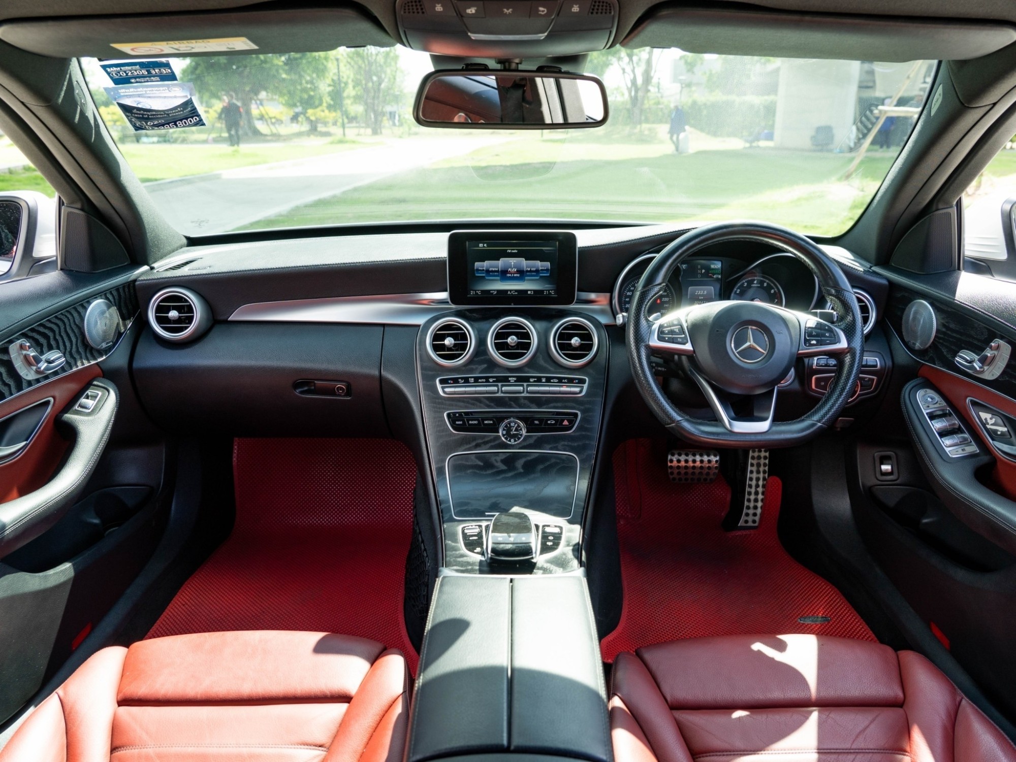 2016 Mercedes-Benz C350e AMG Dynamic สีเงิน (รูปที่ 4)