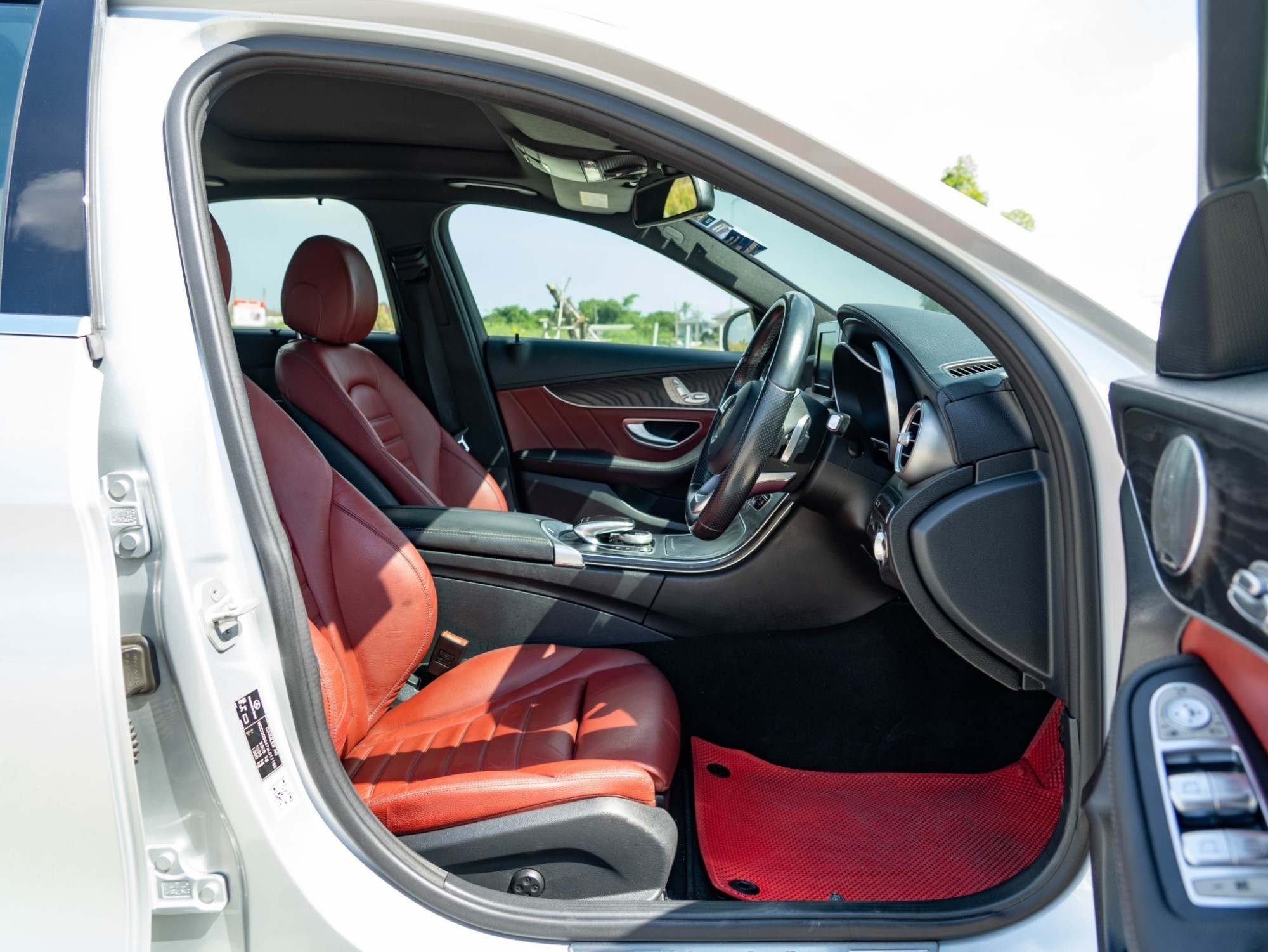 2016 Mercedes-Benz C350e AMG Dynamic สีเงิน (รูปที่ 10)