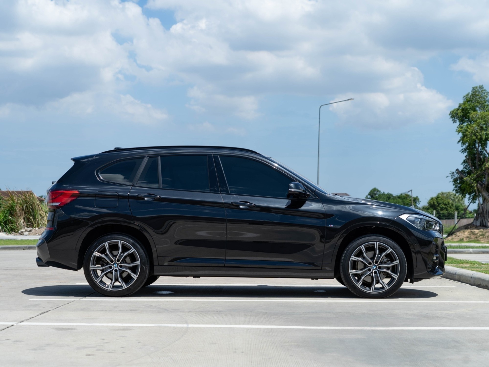 2021 BMW X1 U11 สีดำ (รูปที่ 17)