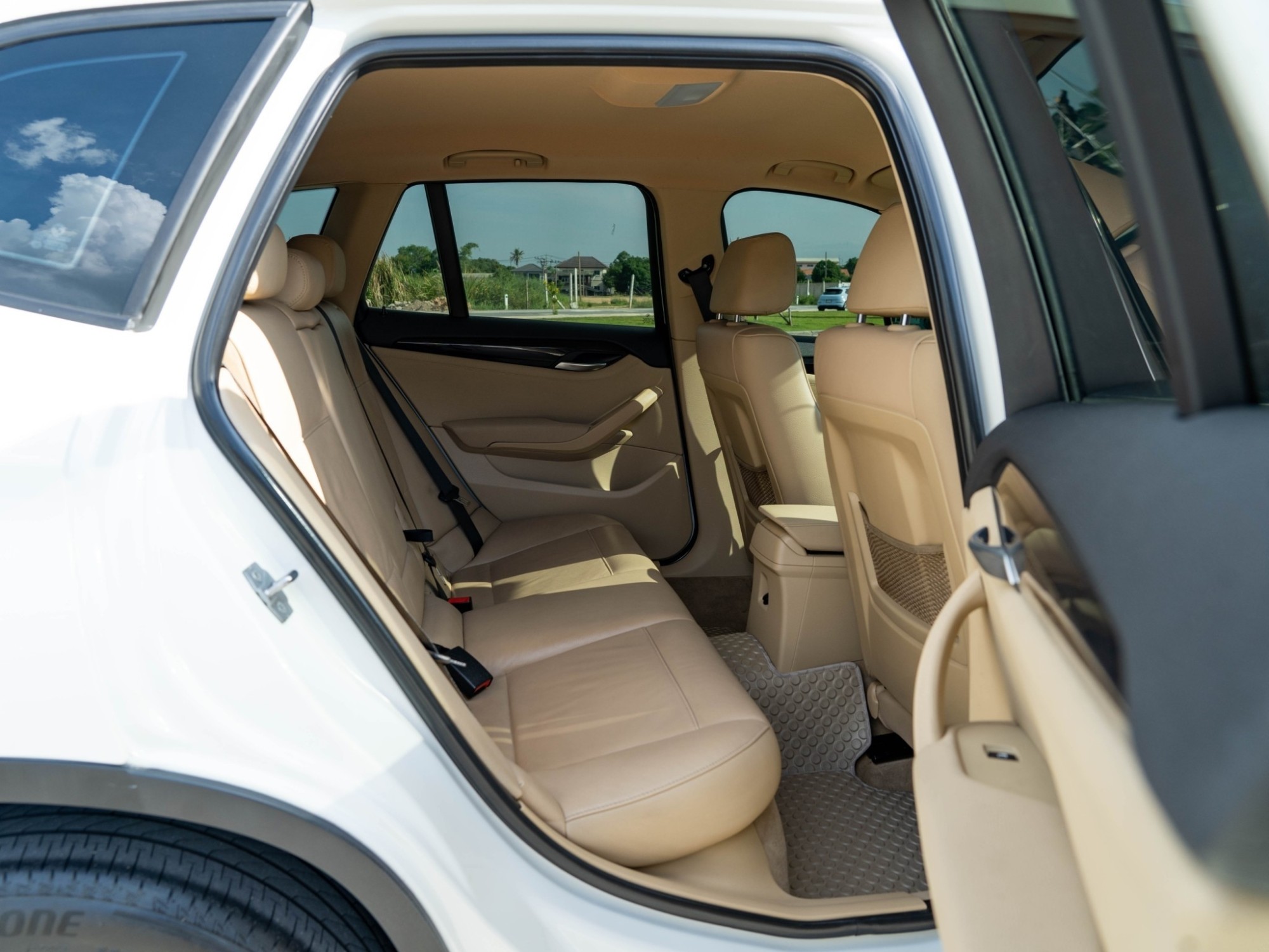 2012 BMW X1 E84 สีขาว (รูปที่ 5)