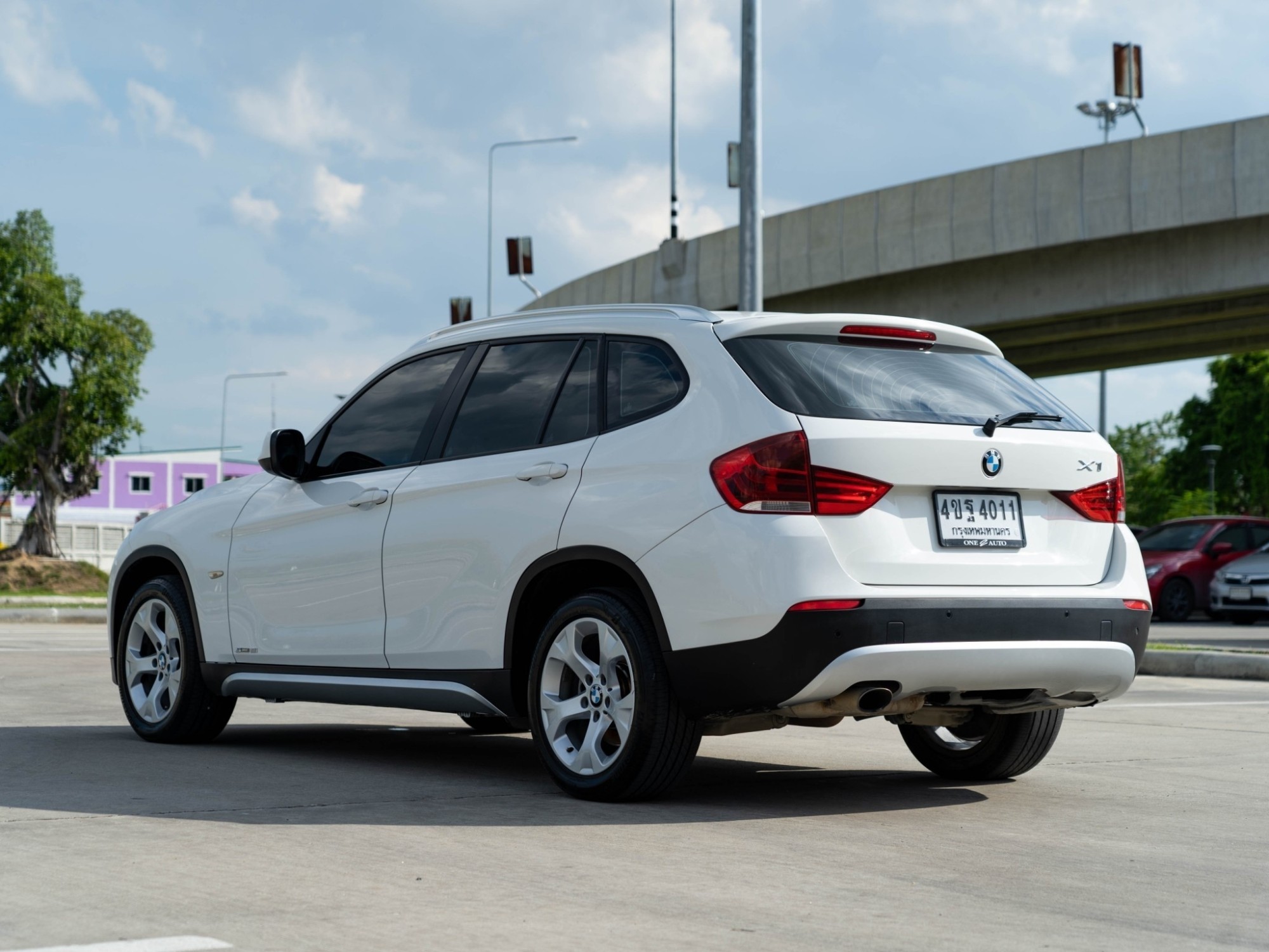 2012 BMW X1 E84 สีขาว