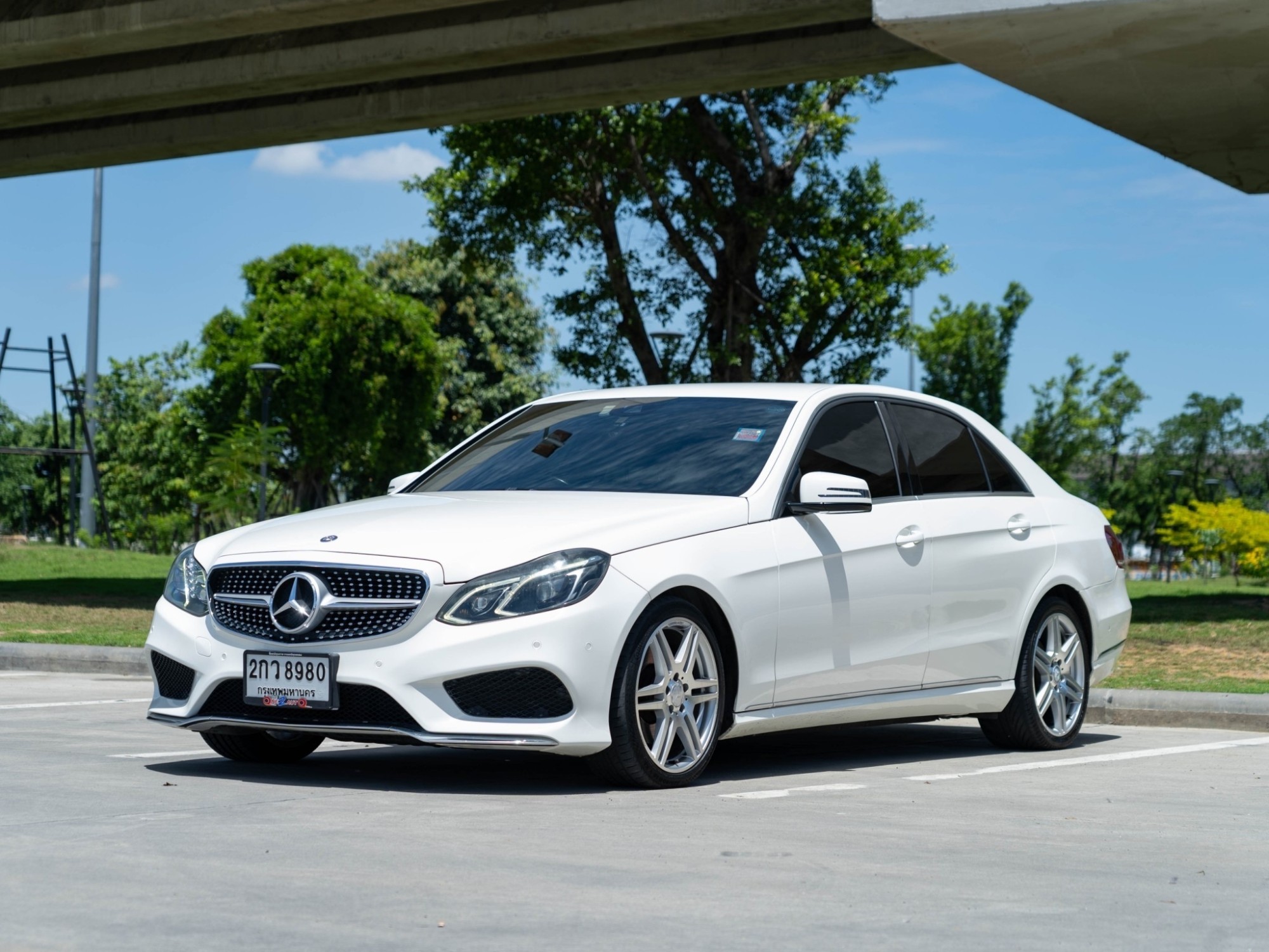 2014 Mercedes-Benz E-Class W212 E300 สีขาว (รูปที่ 16)