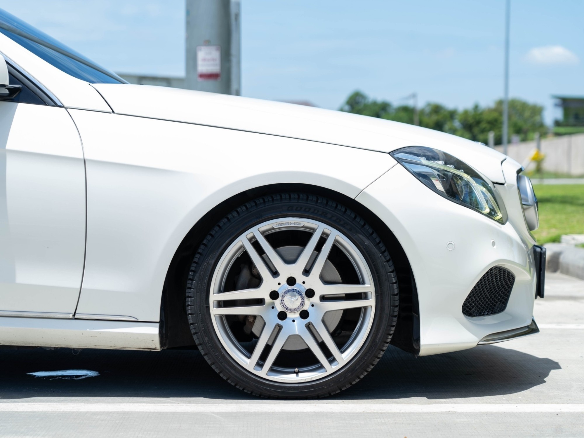 2014 Mercedes-Benz E-Class W212 E300 สีขาว (รูปที่ 12)