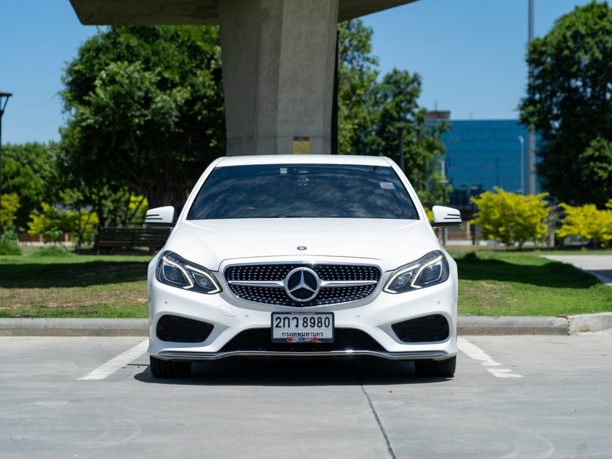 2014 Mercedes-Benz E-Class W212 E300 สีขาว (รูปที่ 17)