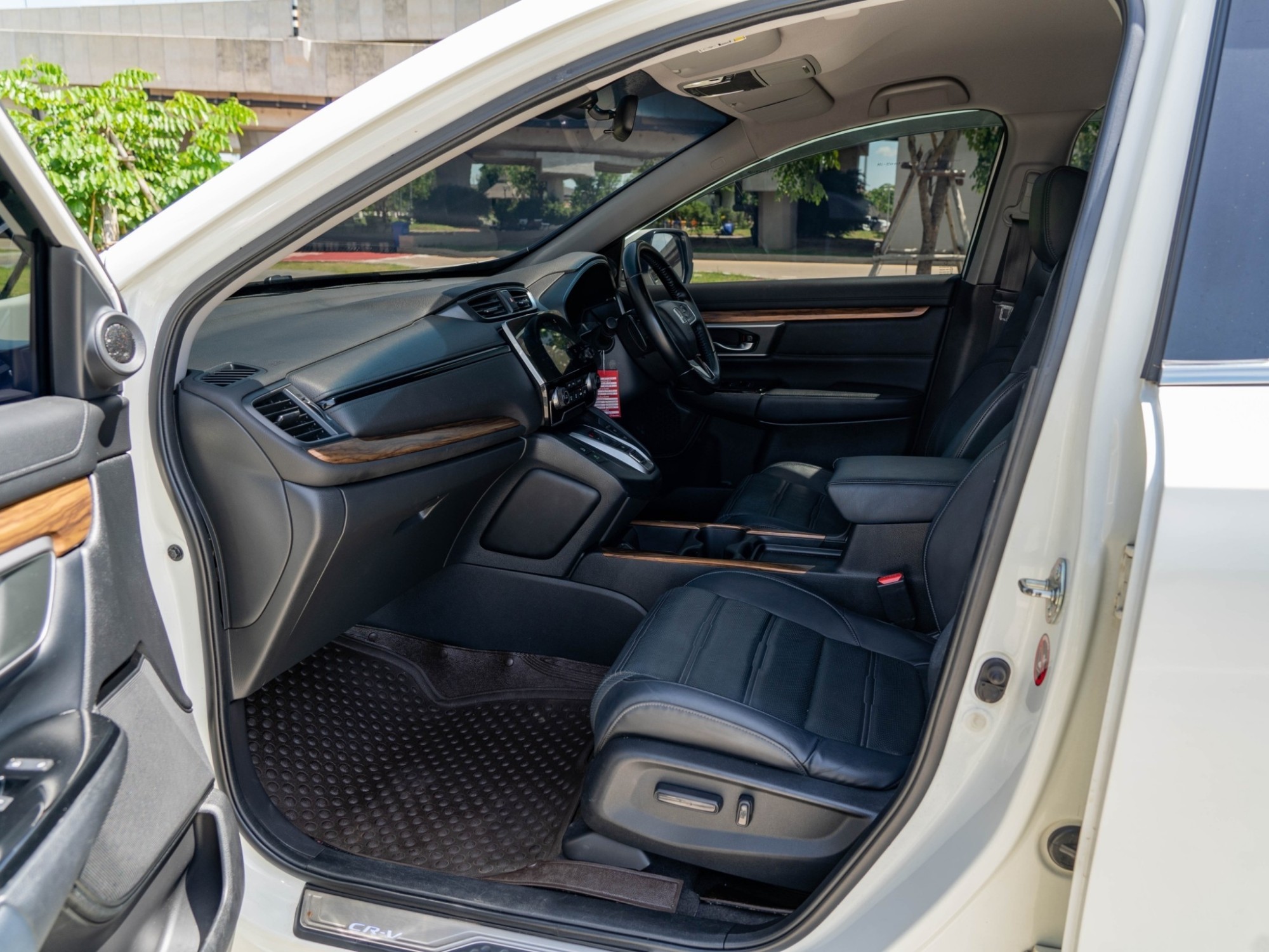 2018 Honda CR-V สีขาว (รูปที่ 6)