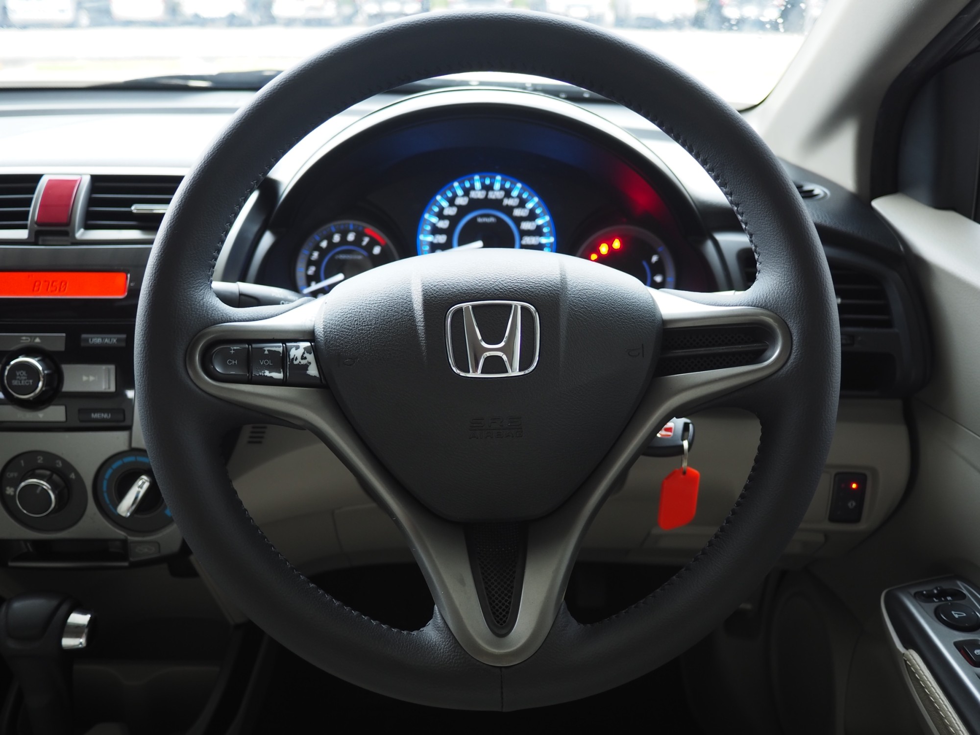 2013 Honda City สีเทา (รูปที่ 12)