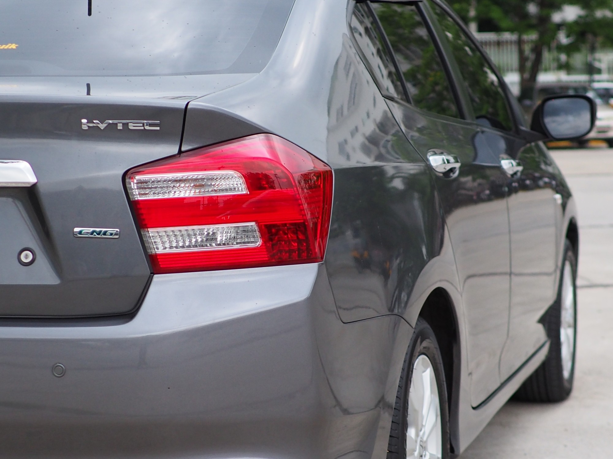 2013 Honda City สีเทา (รูปที่ 4)