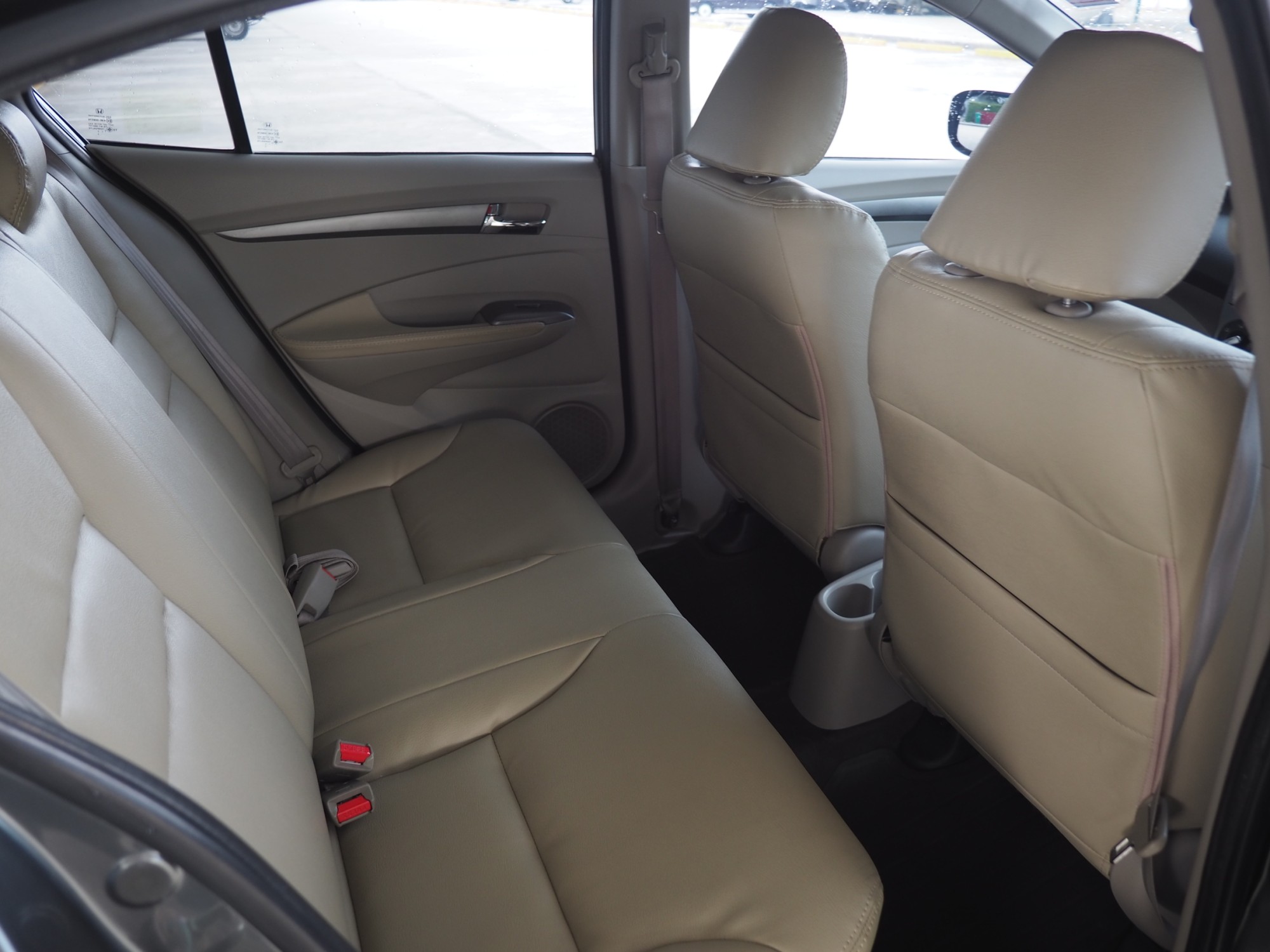 2013 Honda City สีเทา (รูปที่ 10)