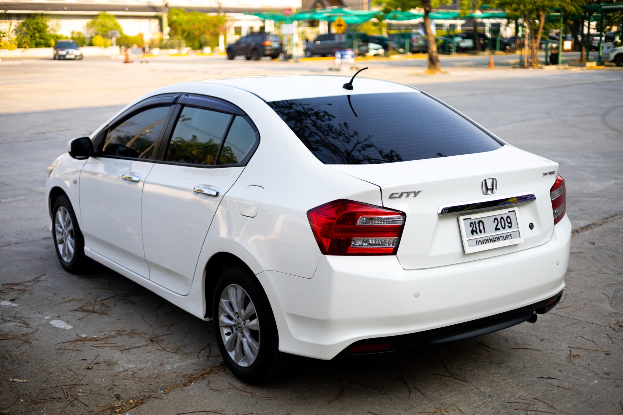 2012 Honda City สีขาว (รูปที่ 11)