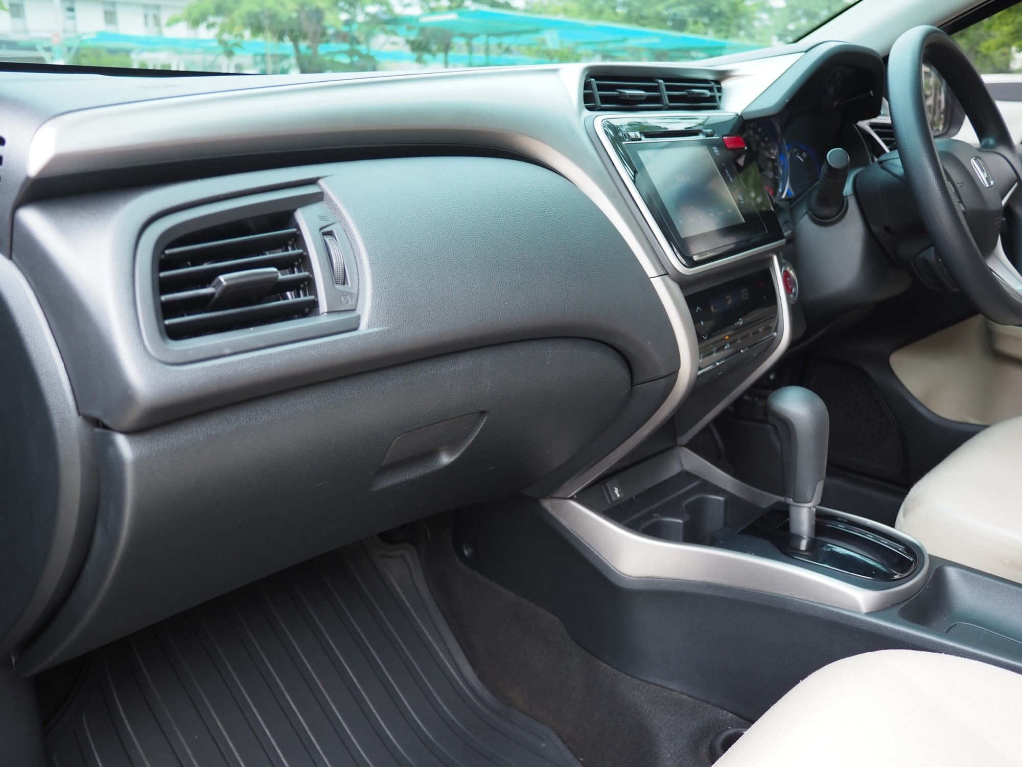 2014 Honda City สีดำ (รูปที่ 6)
