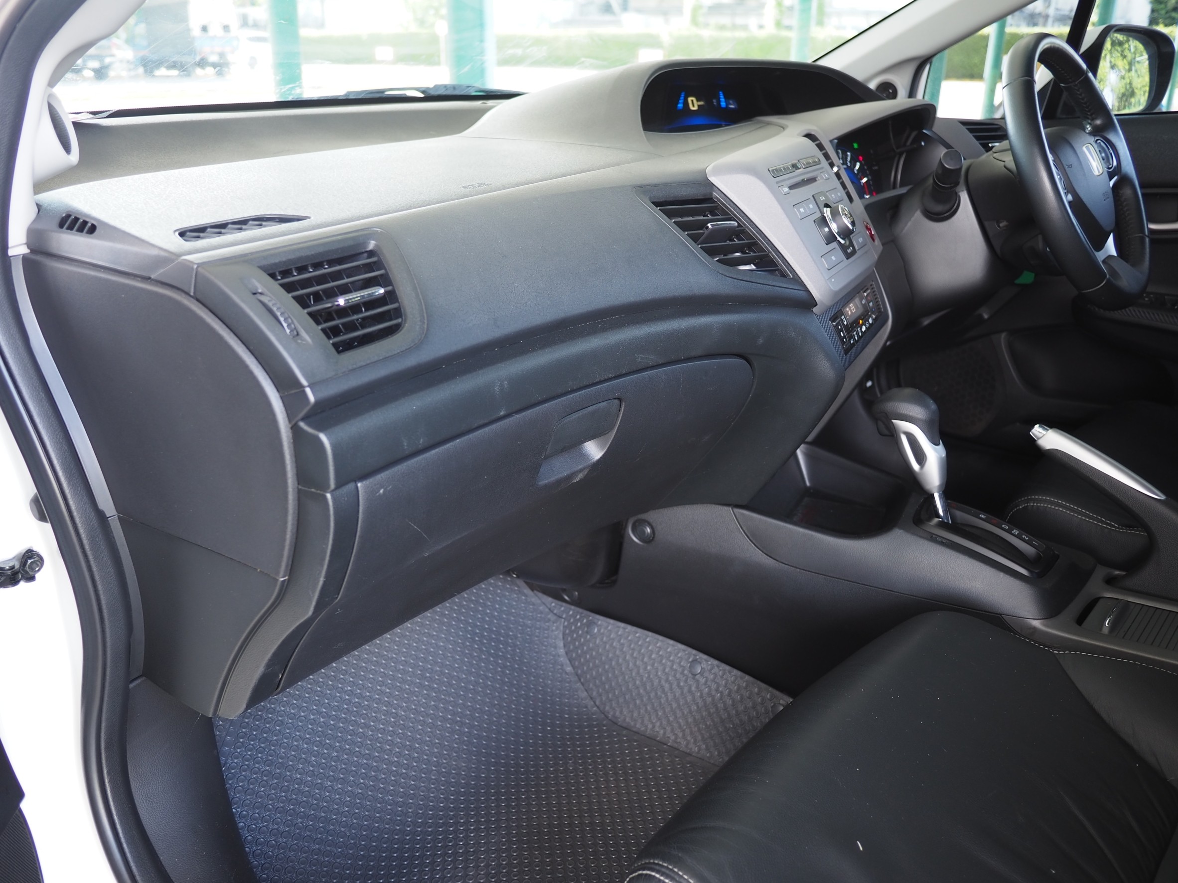 2016 Honda Civic Sedan สีขาว (รูปที่ 15)