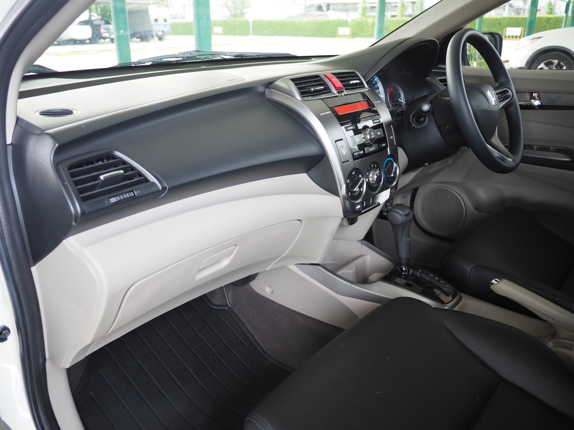 2016 Honda Civic Sedan สีขาว (รูปที่ 7)