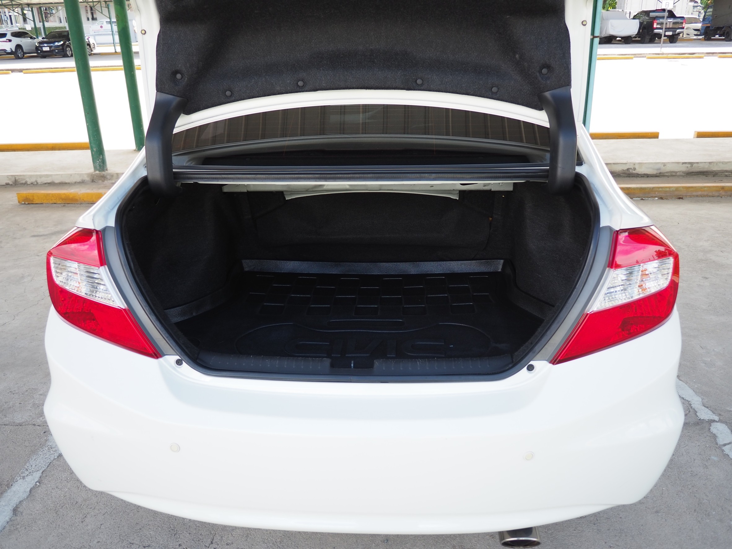 2016 Honda Civic Sedan สีขาว (รูปที่ 18)