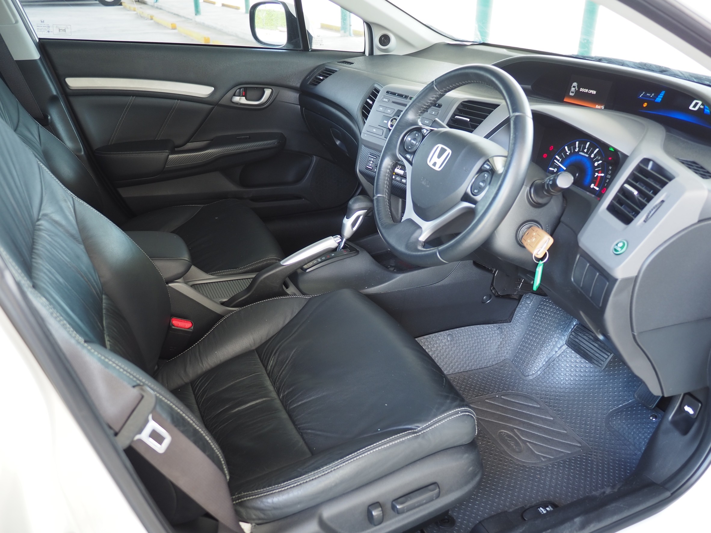 2016 Honda Civic Sedan สีขาว (รูปที่ 10)