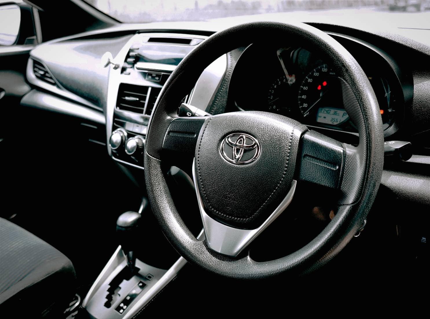 Toyota Yaris 5Dr. Hatchback รถมือเดียว สวยจับใจ (รูปที่ 17)