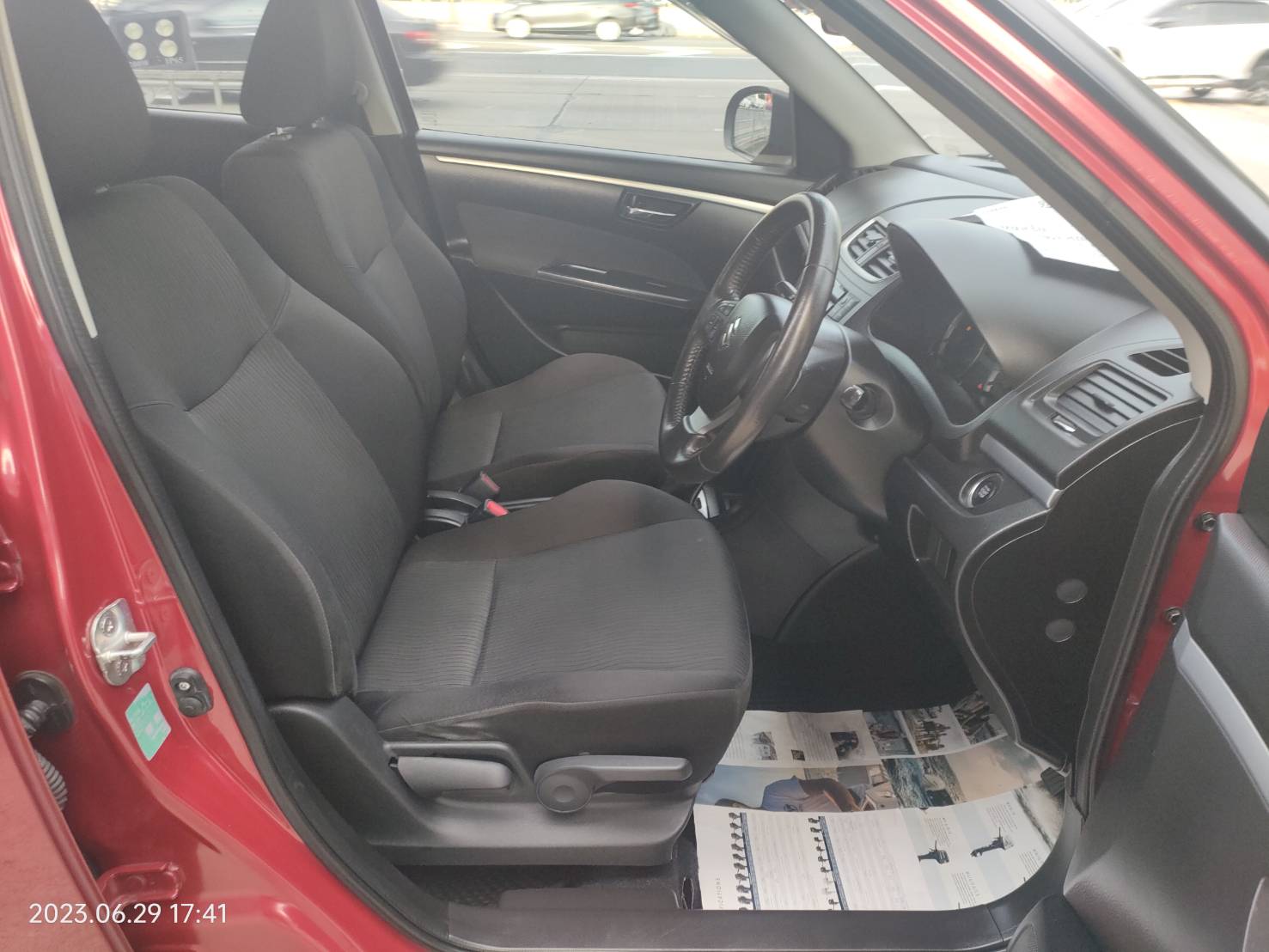 TOP SUZUKI SWIFT 1.2GLX VVT CVT ปี2012 ฟรีดาวน์ (รูปที่ 15)