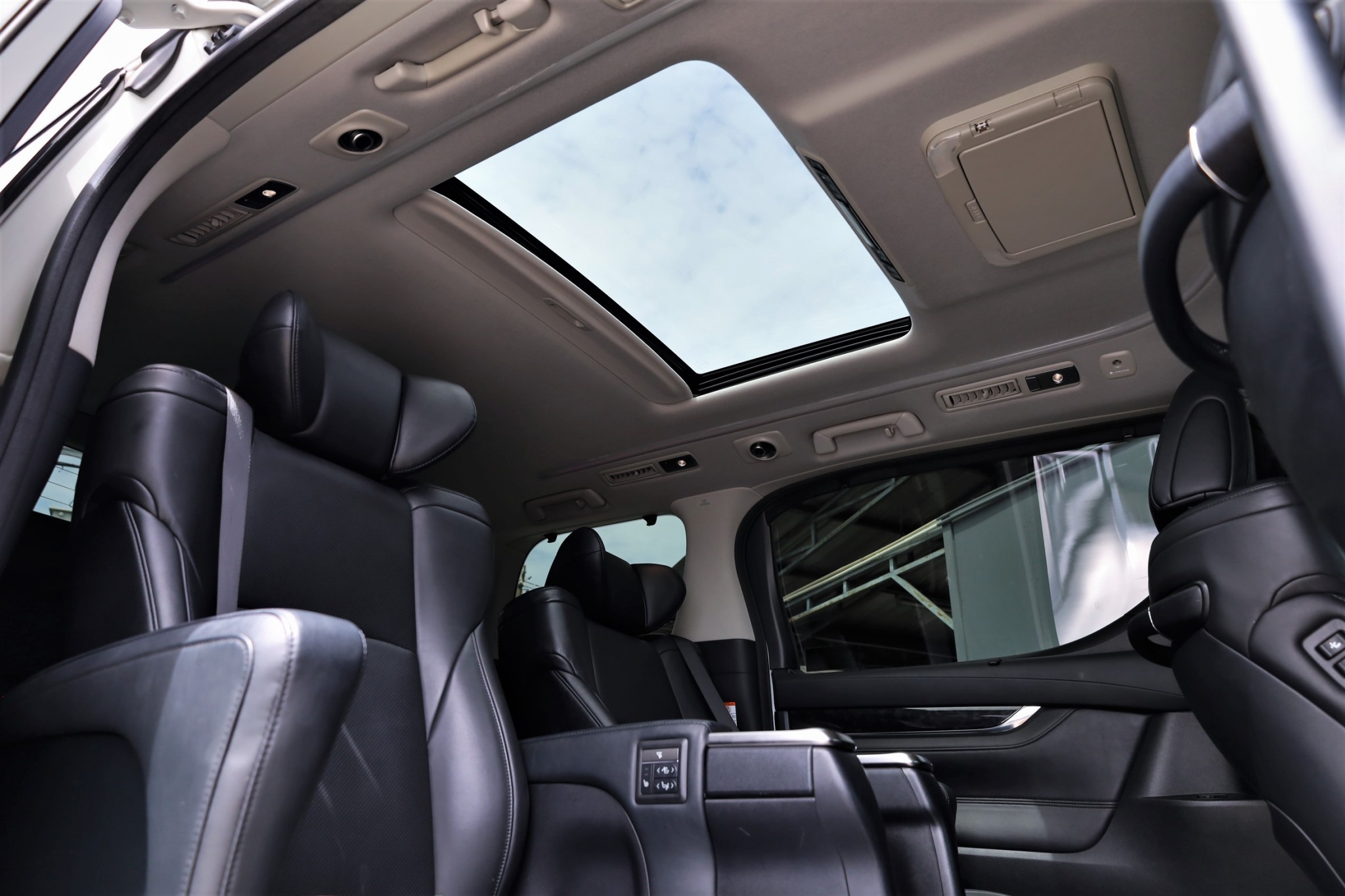 2019 TOYOTA VELLFIER 2.5V auto ไมล์แท้ 98xxx km. รถสวย ตรงปก (รูปที่ 6)