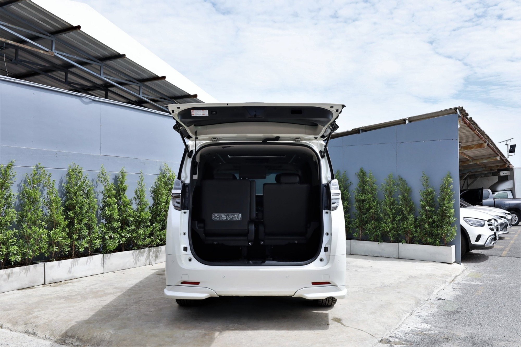 2019 TOYOTA VELLFIER 2.5V auto ไมล์แท้ 98xxx km. รถสวย ตรงปก