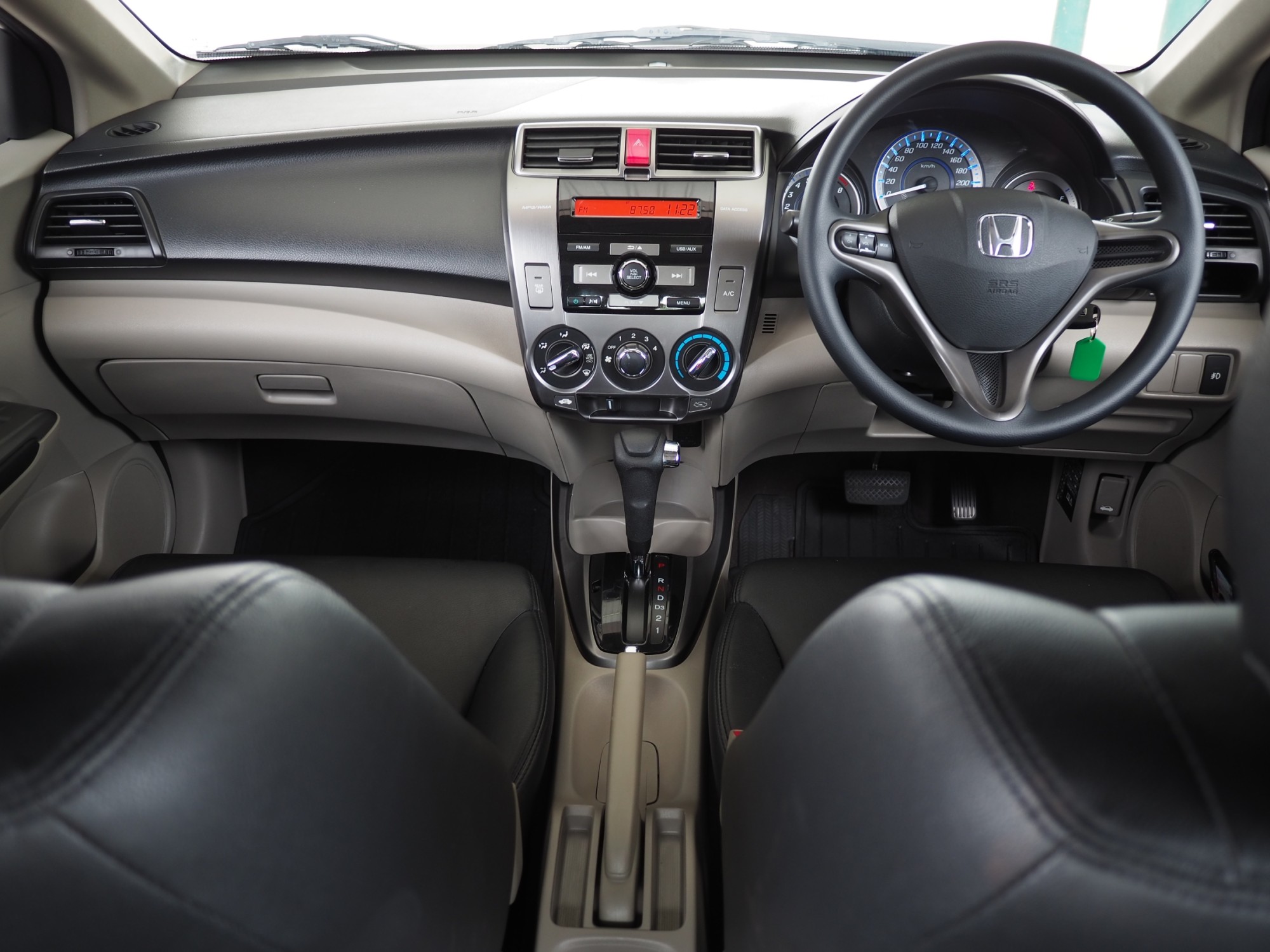 2013 Honda City สีขาว (รูปที่ 7)