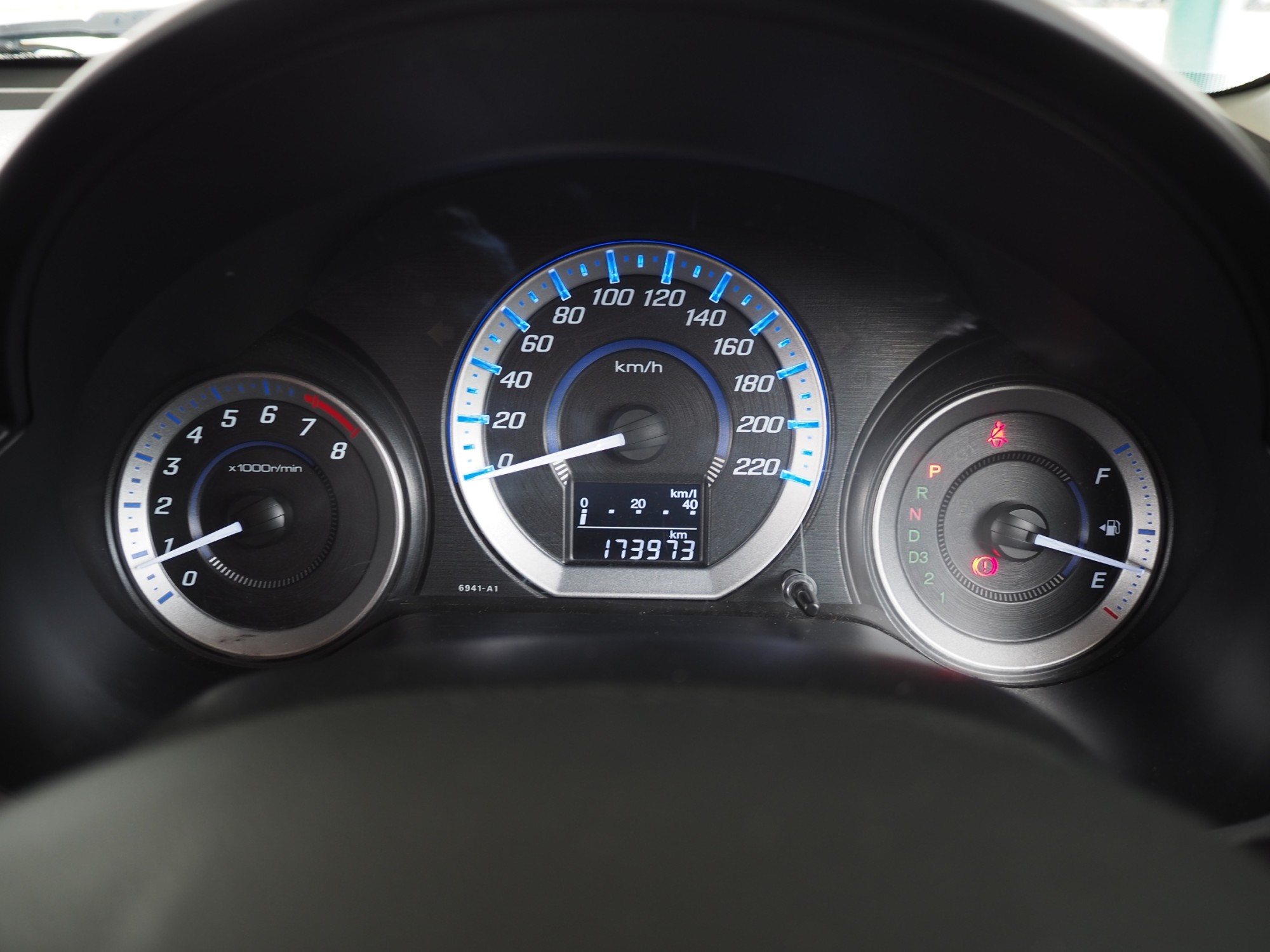 2013 Honda City สีขาว (รูปที่ 9)