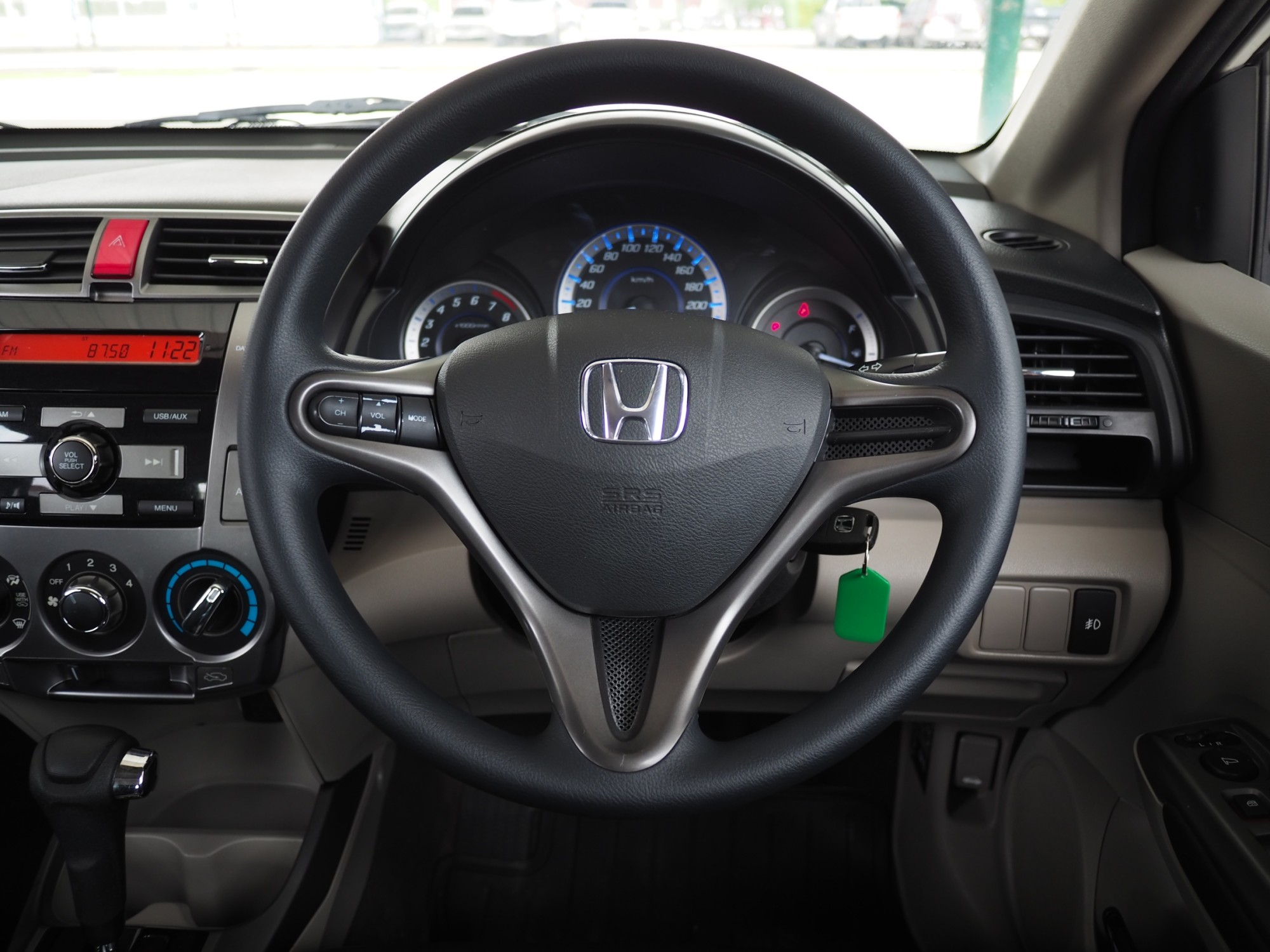 2013 Honda City สีขาว (รูปที่ 8)
