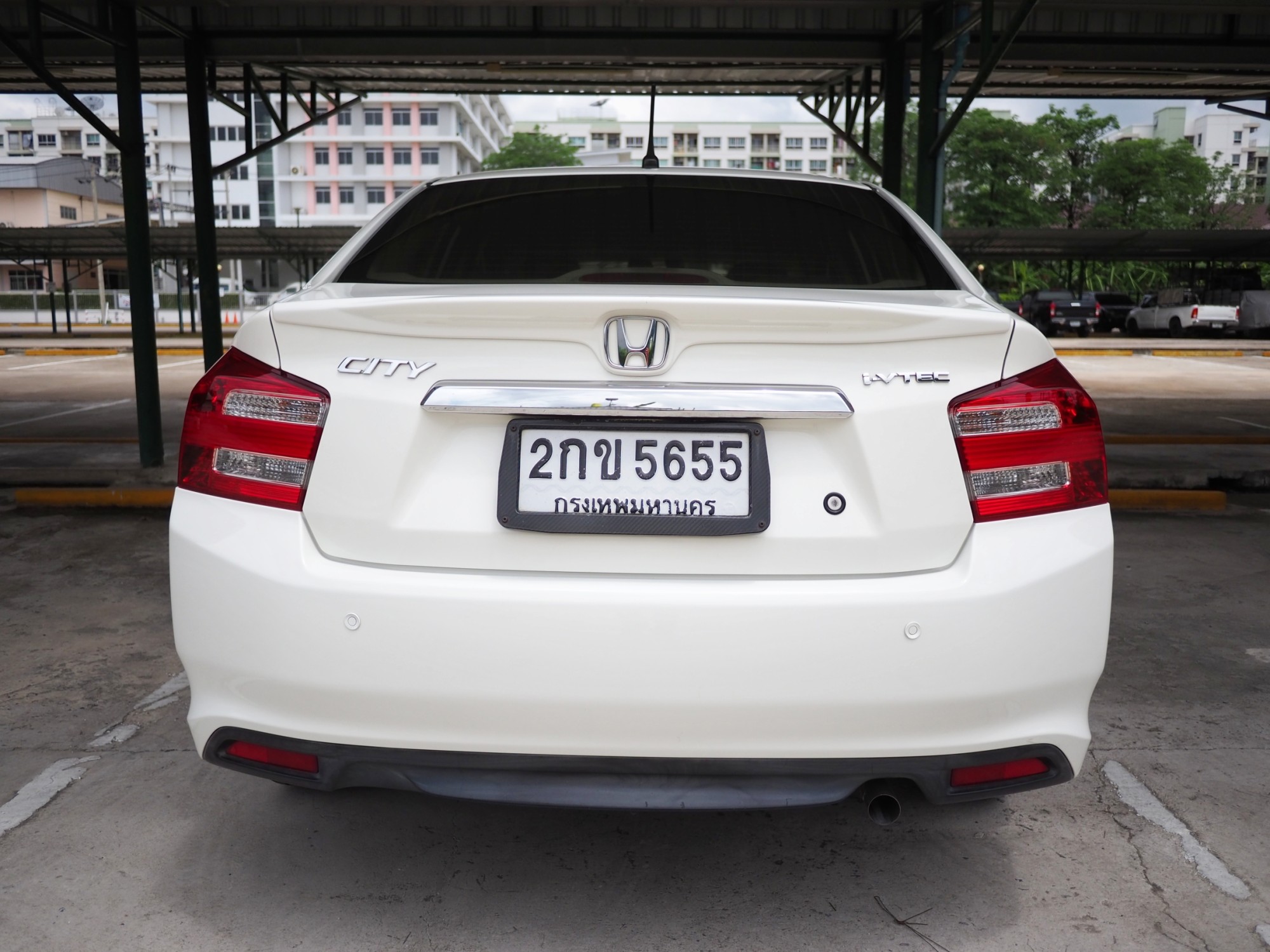 2013 Honda City สีขาว (รูปที่ 2)