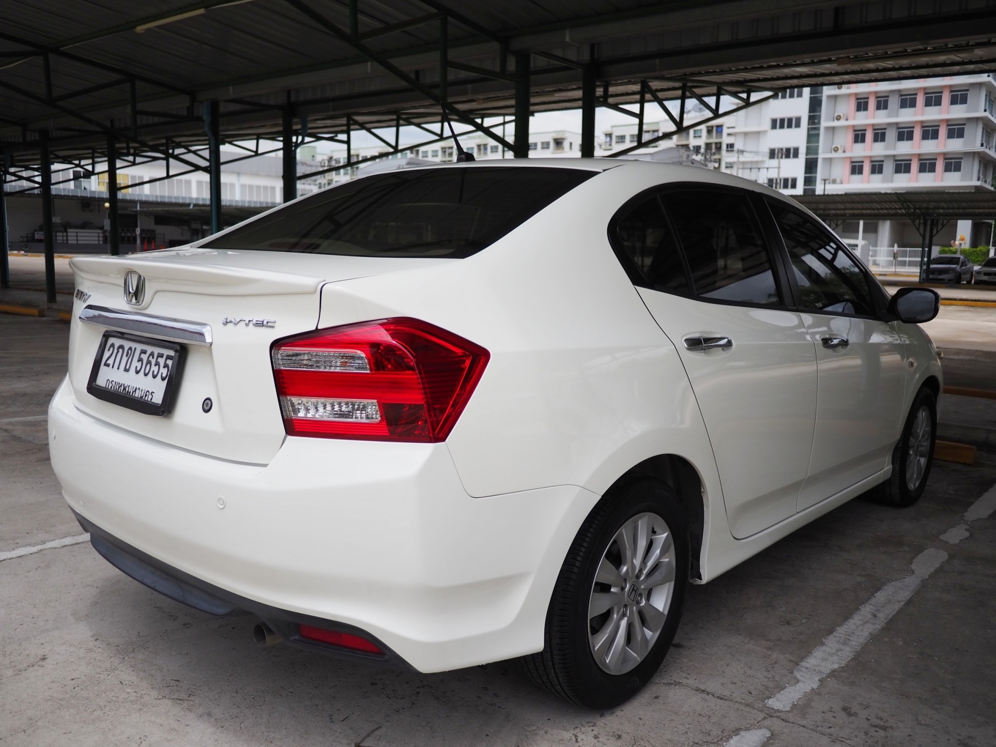 2013 Honda City สีขาว (รูปที่ 3)
