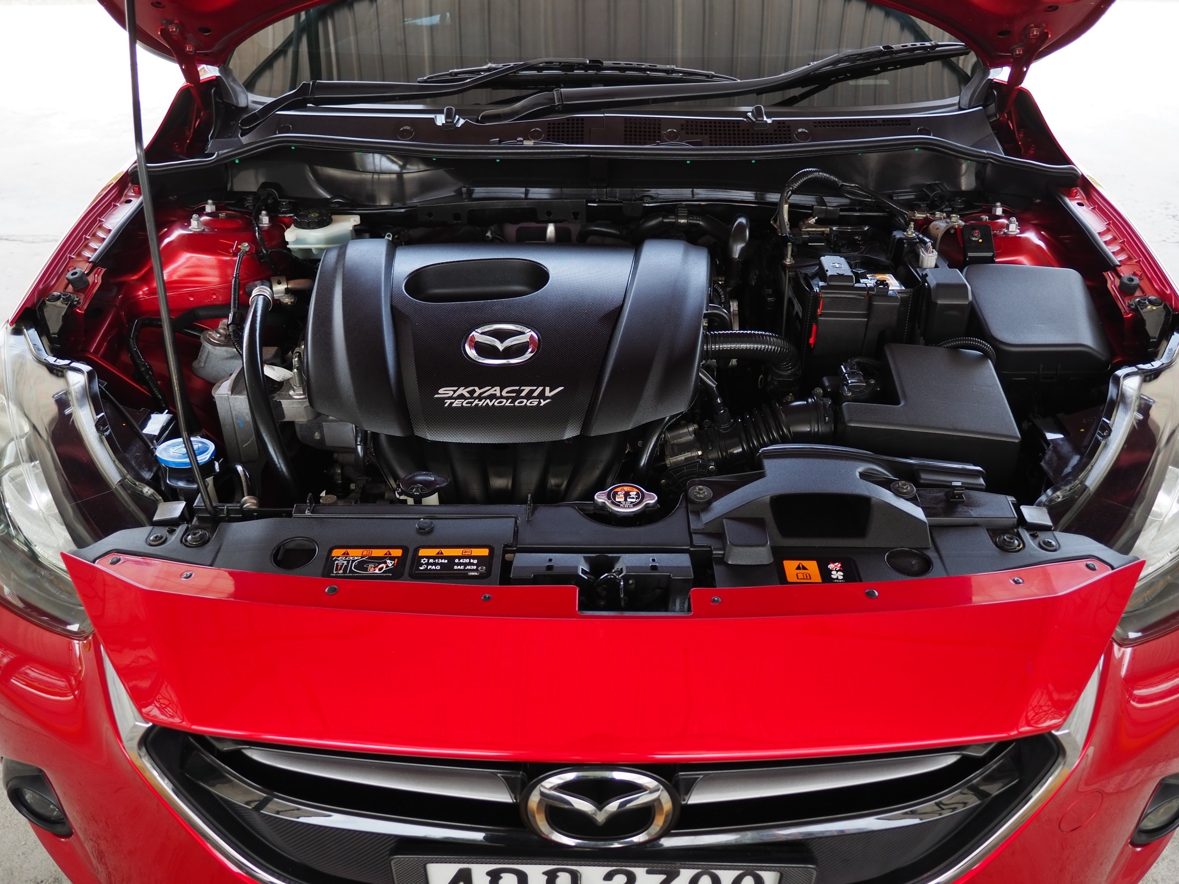 2015 Mazda 2 Sedan (4 ประตู) สีแดง