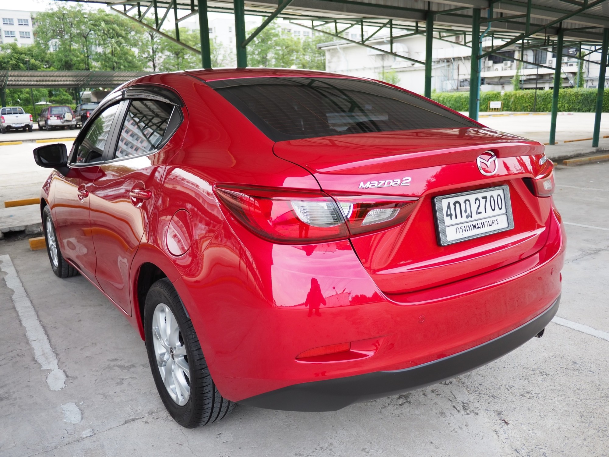 2015 Mazda 2 Sedan (4 ประตู) สีแดง