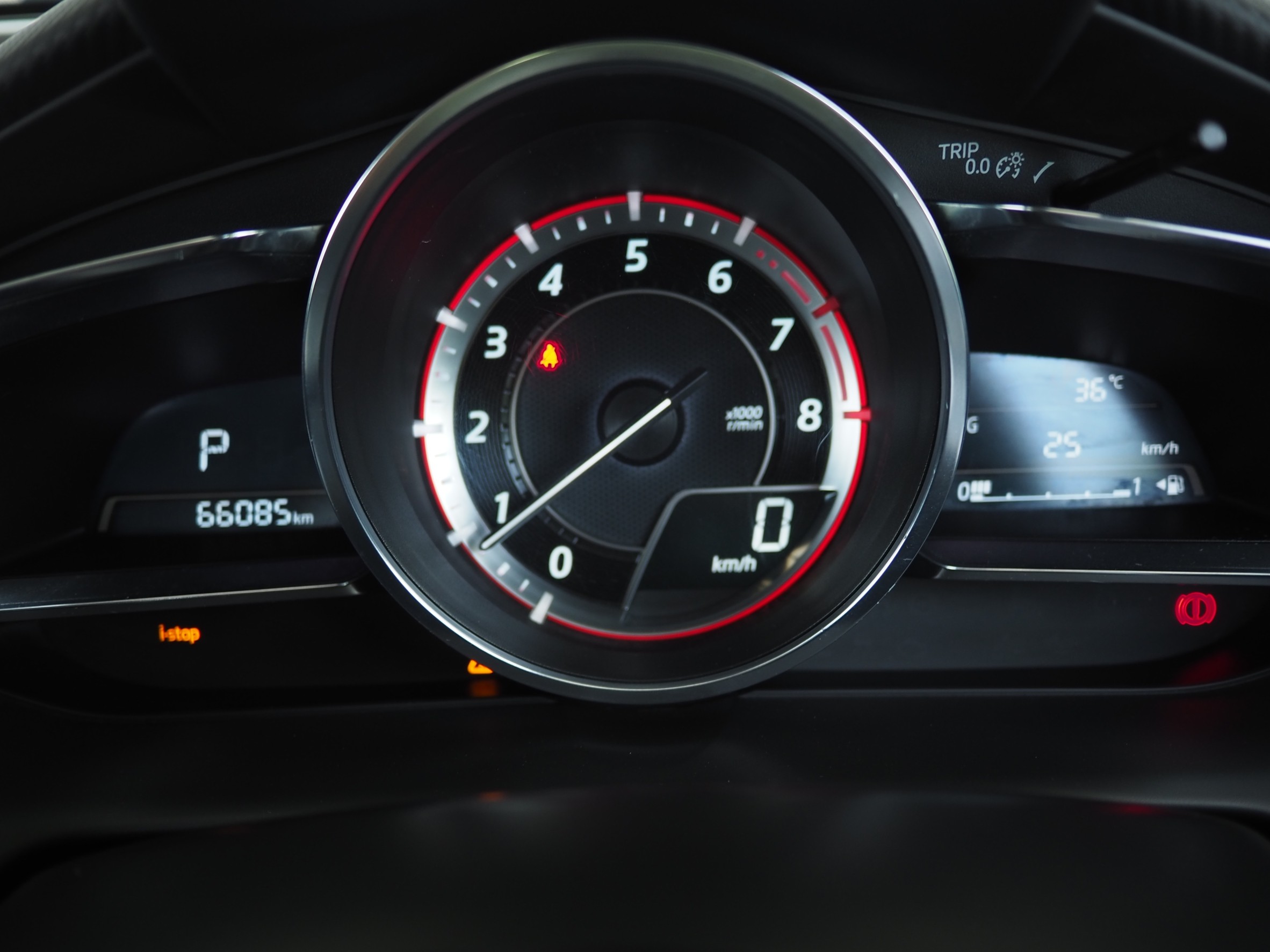 2015 Mazda 2 Sedan (4 ประตู) สีแดง (รูปที่ 9)