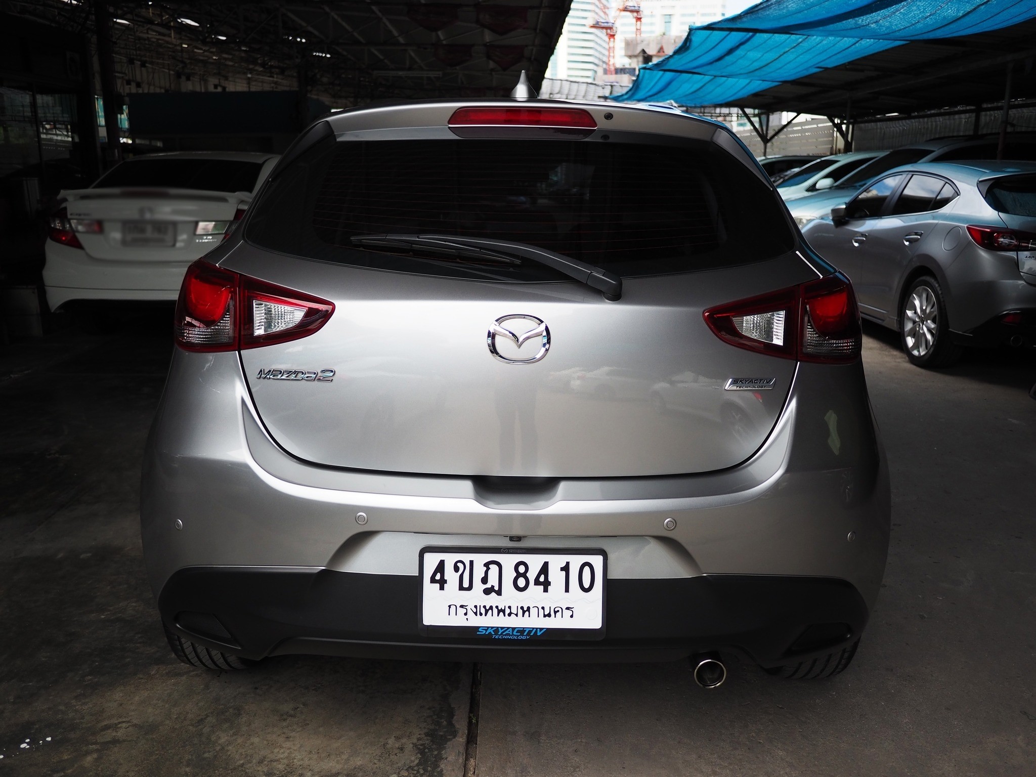 2018 Mazda 2 Sedan (4 ประตู) สีเทา (รูปที่ 5)