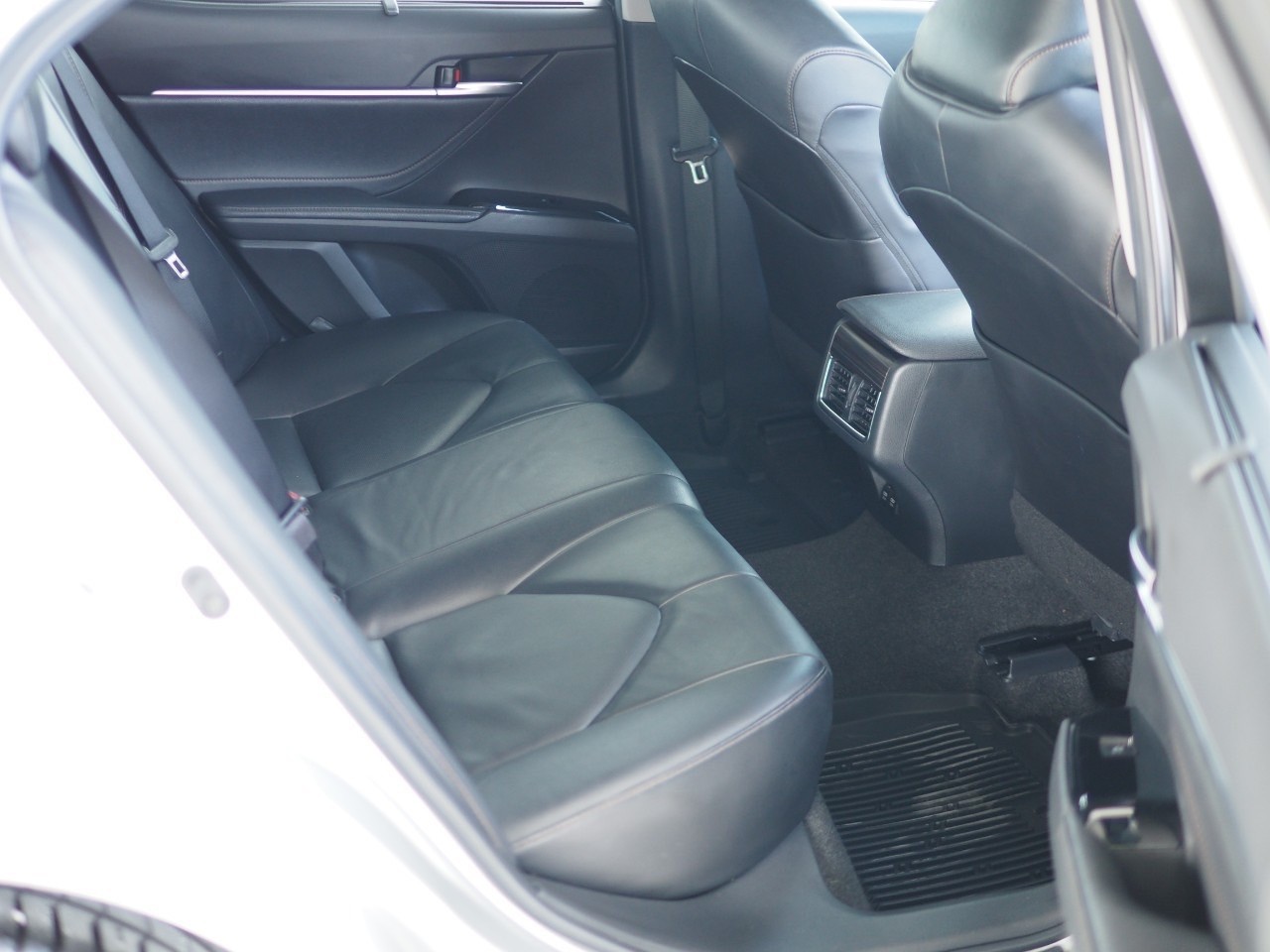 2019 Toyota Camry สีเทา (รูปที่ 4)