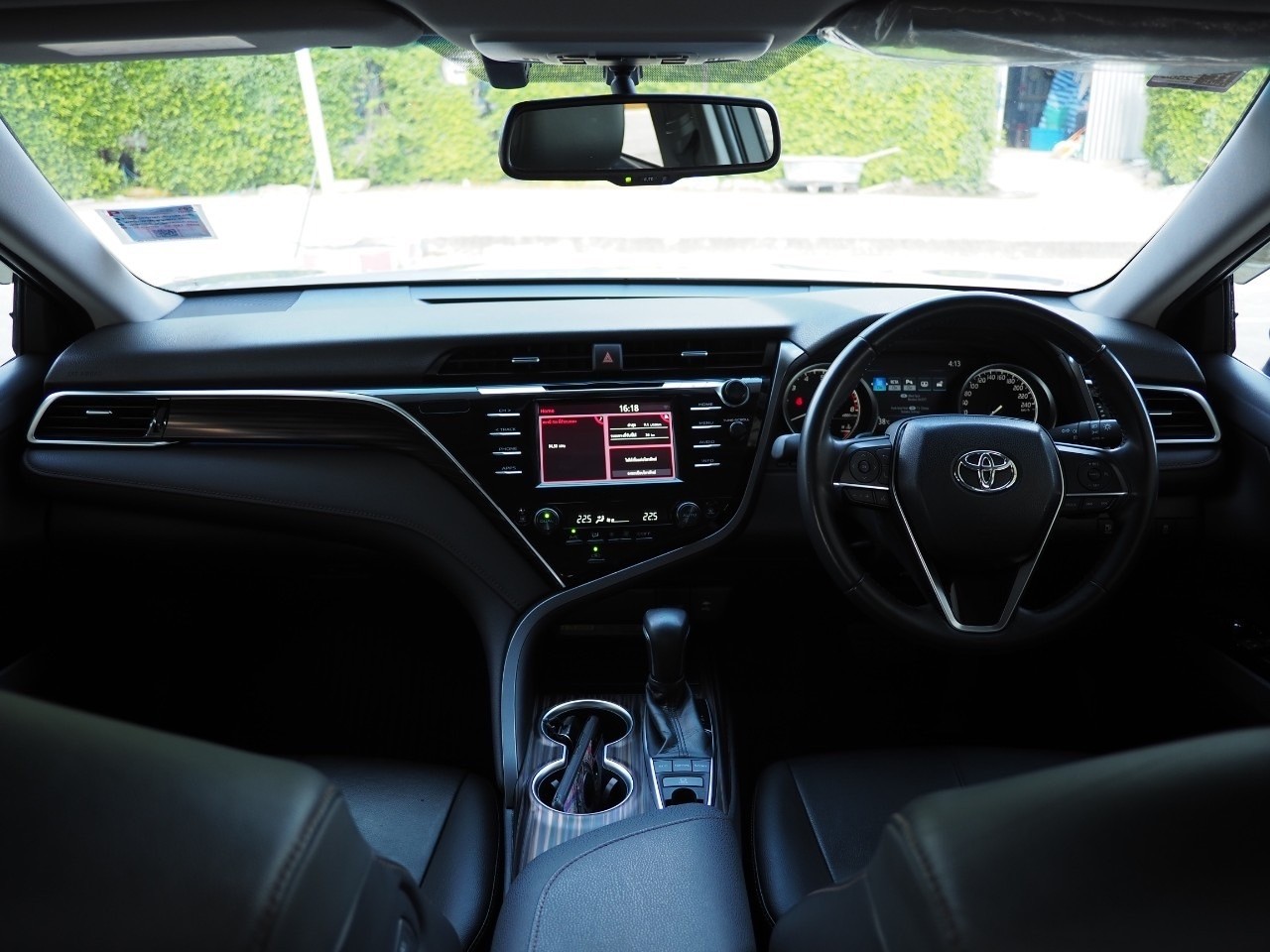 2019 Toyota Camry สีเทา (รูปที่ 7)