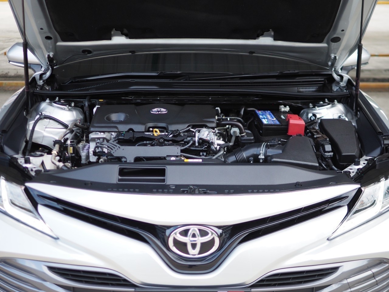 2019 Toyota Camry สีเทา (รูปที่ 13)