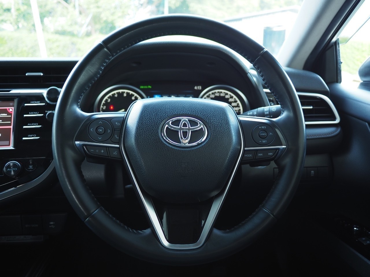 2019 Toyota Camry สีเทา (รูปที่ 9)