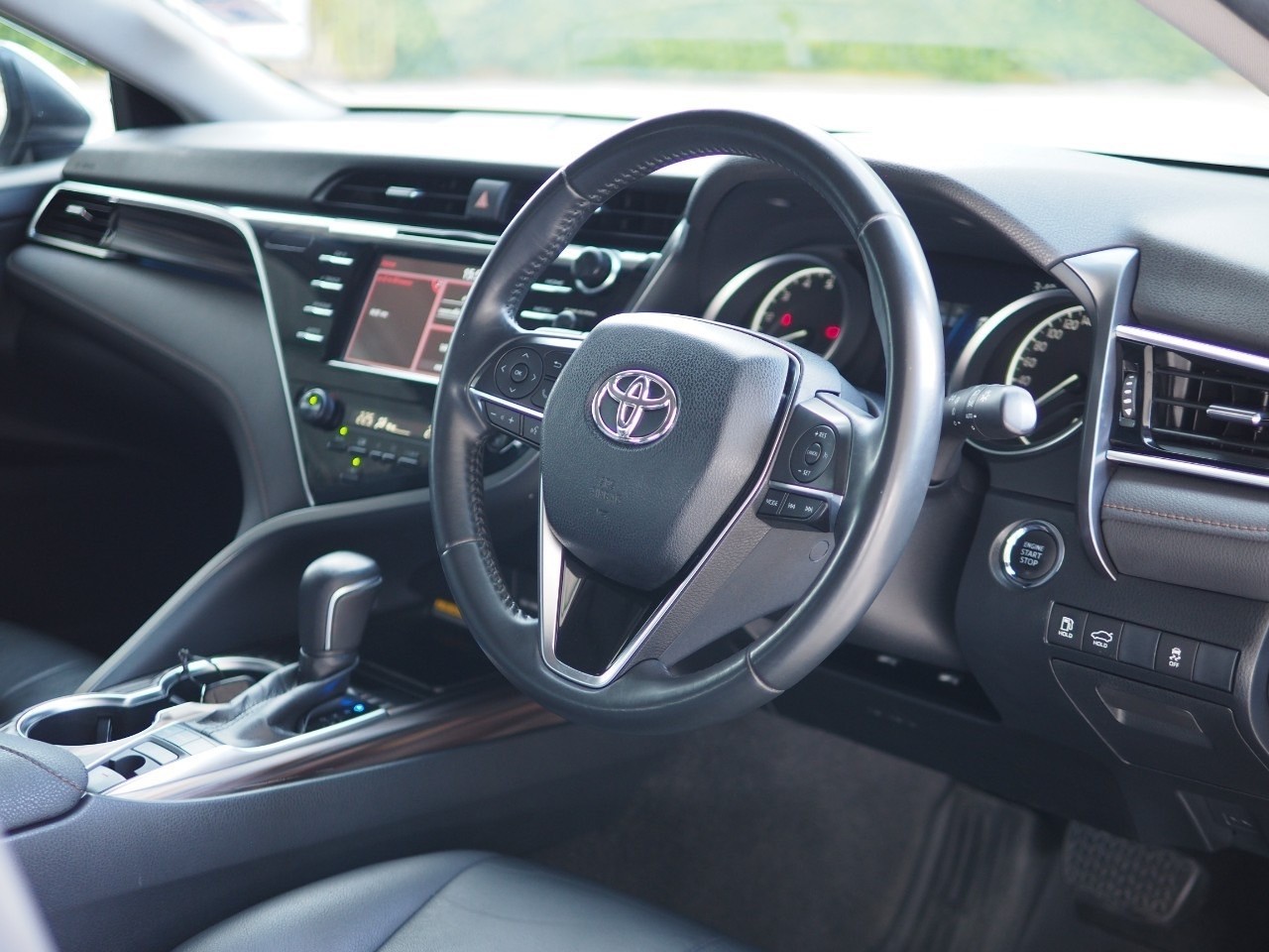 2019 Toyota Camry สีเทา (รูปที่ 12)