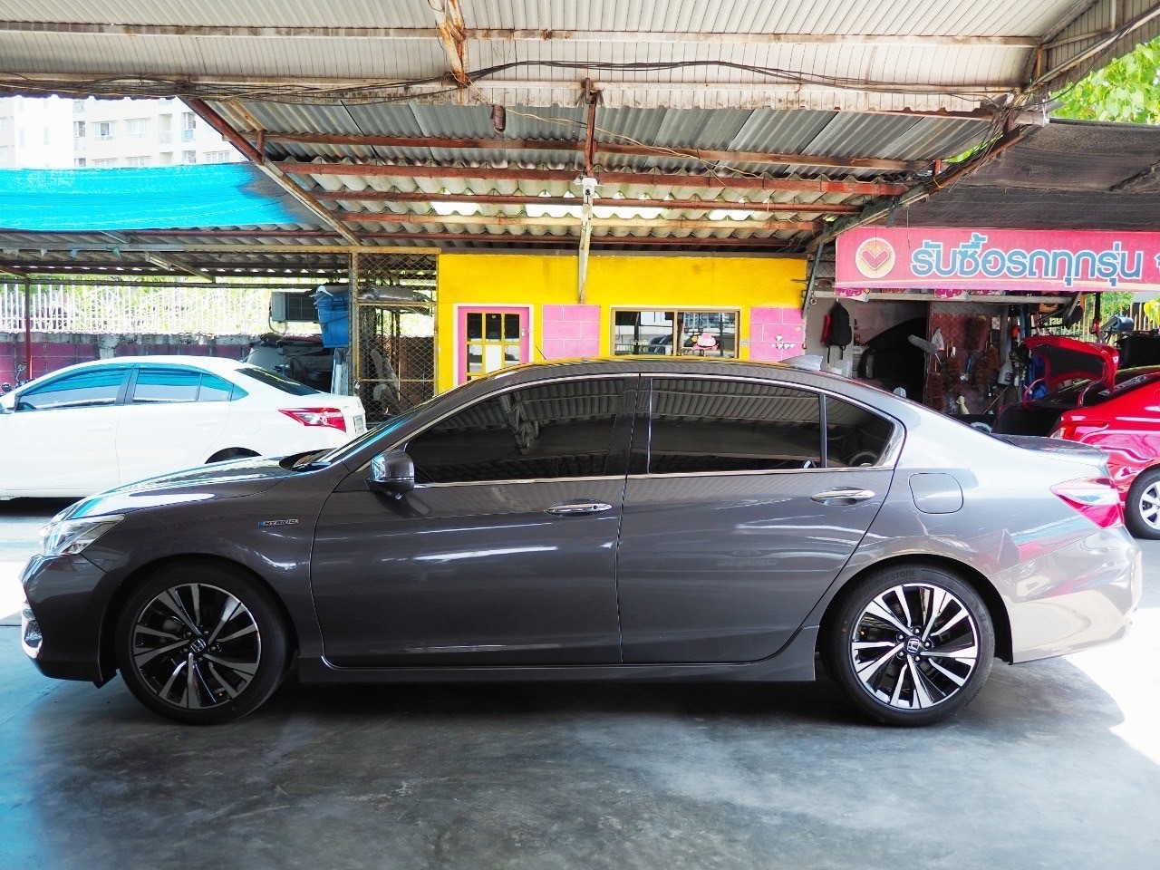 2018 Honda Accord สีเทา (รูปที่ 6)