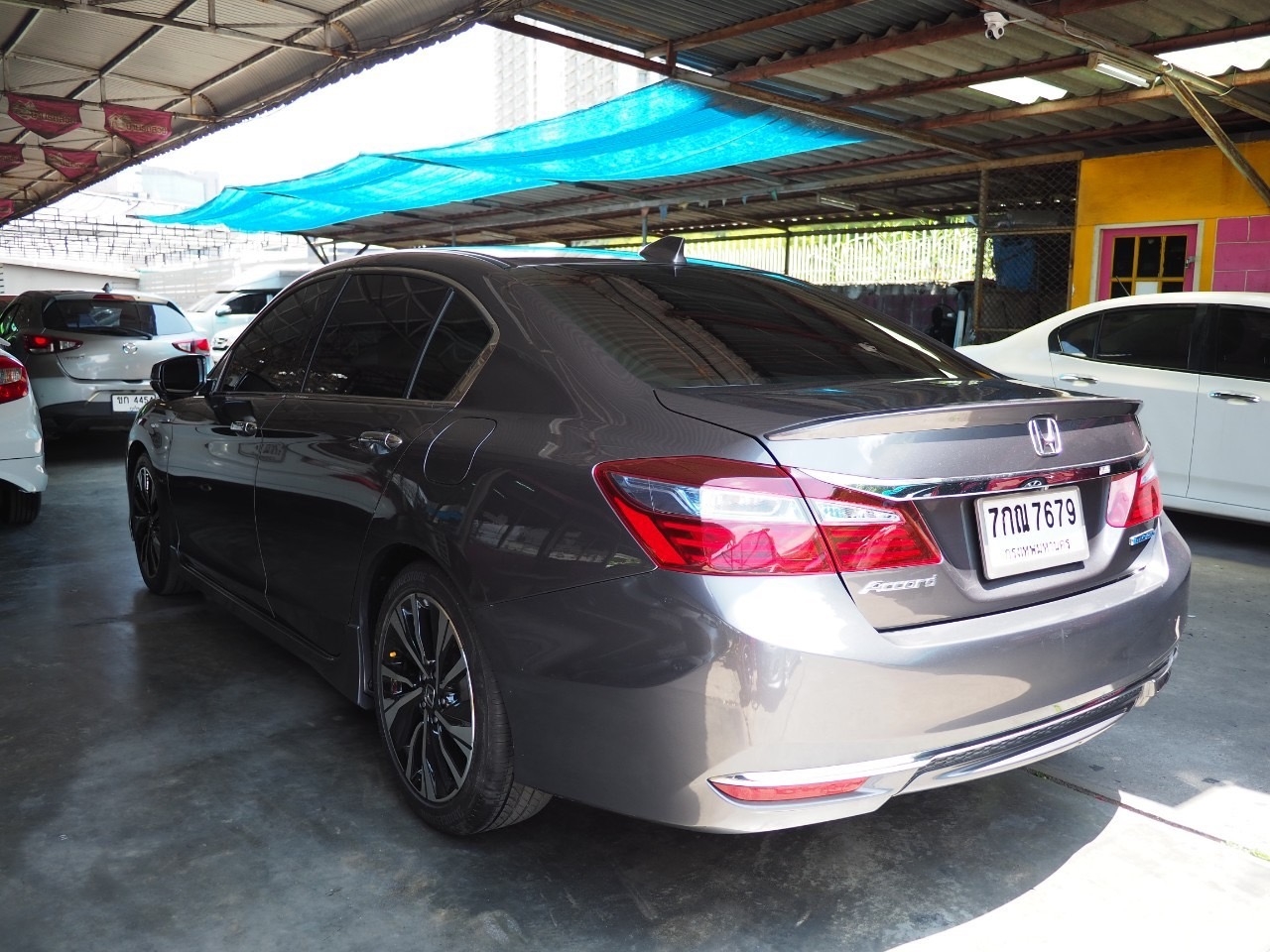 2018 Honda Accord สีเทา (รูปที่ 2)