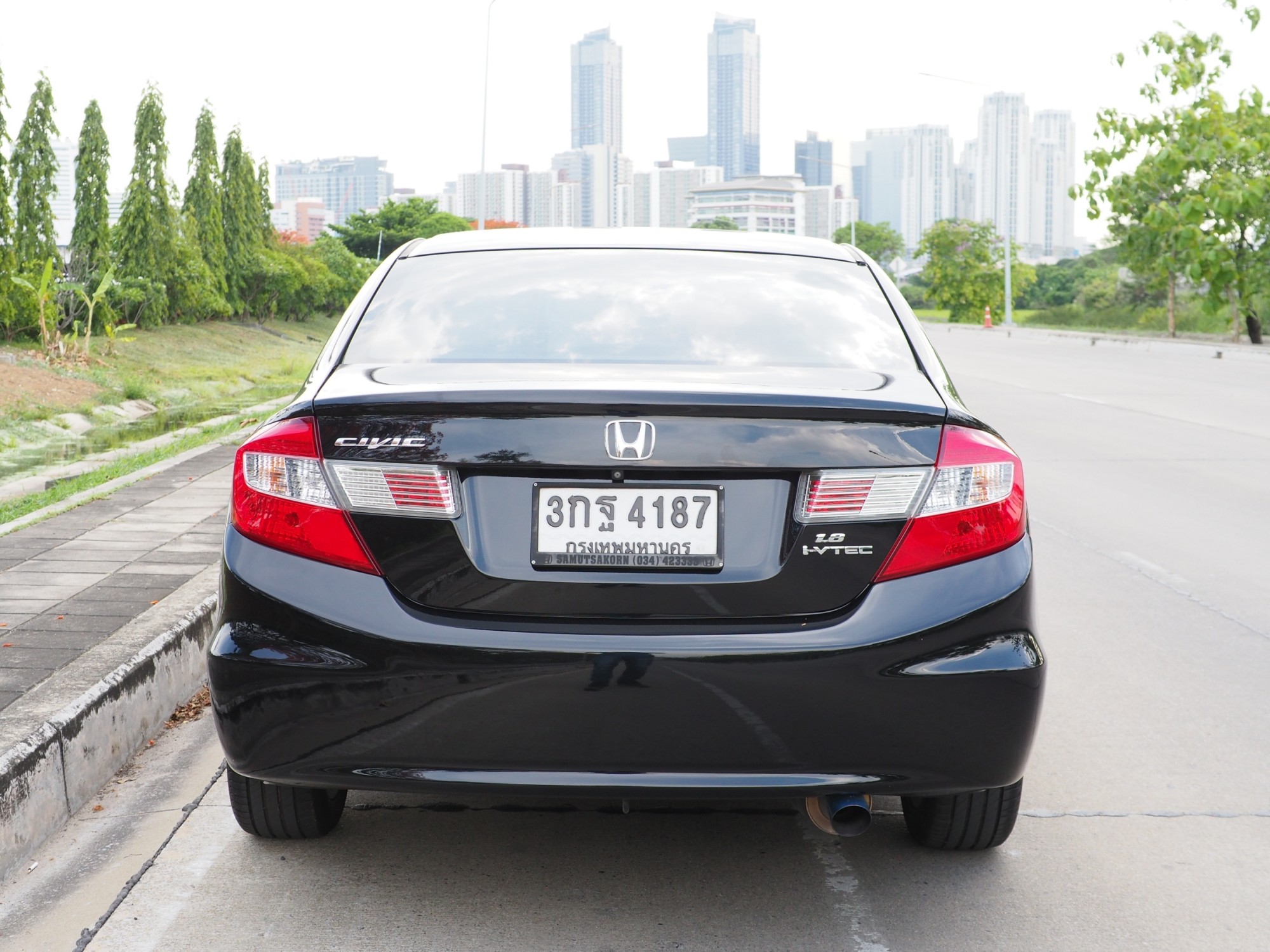 2014 Honda Civic FB สีดำ (รูปที่ 9)