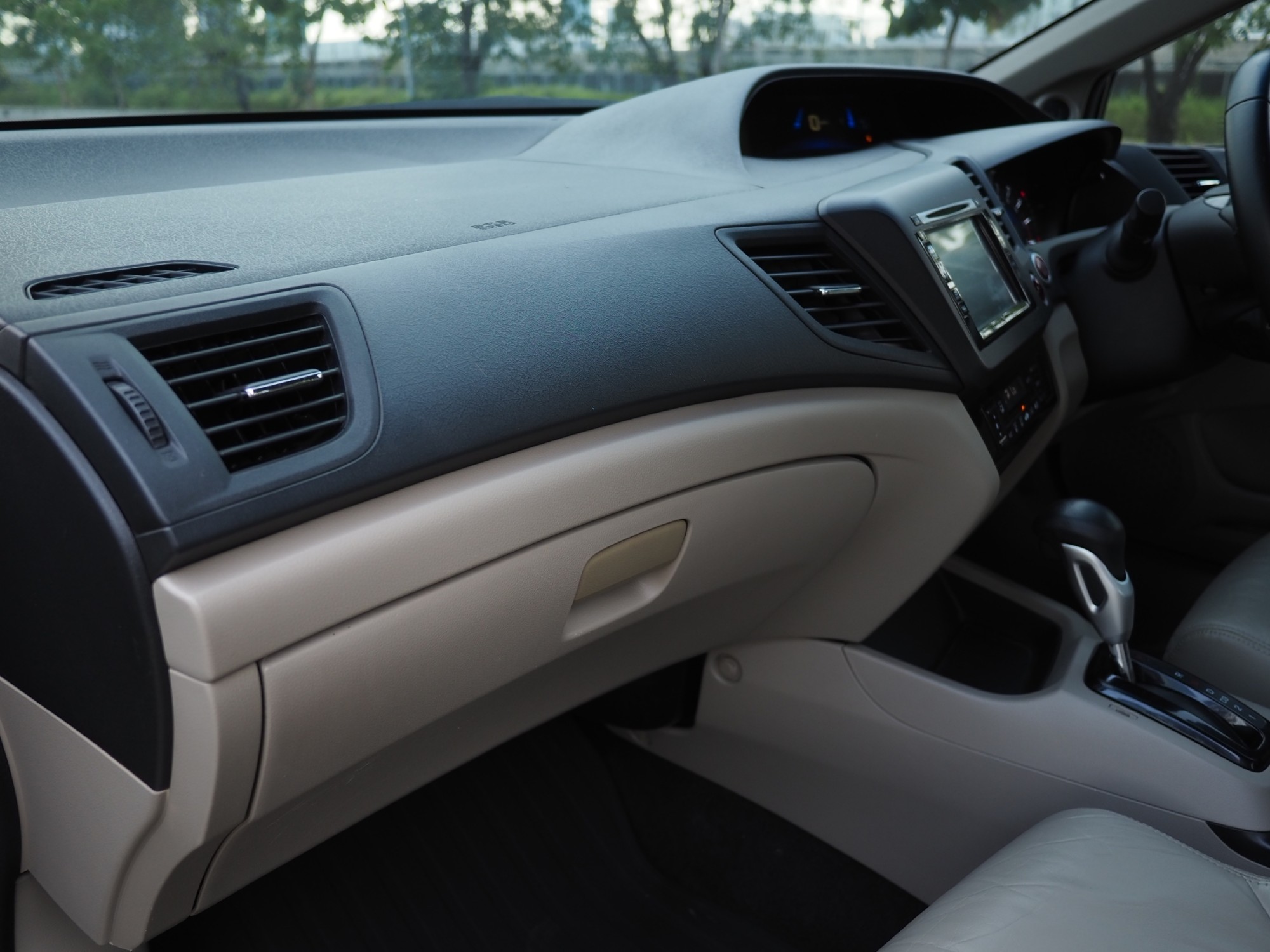 2014 Honda Civic FB สีดำ (รูปที่ 3)