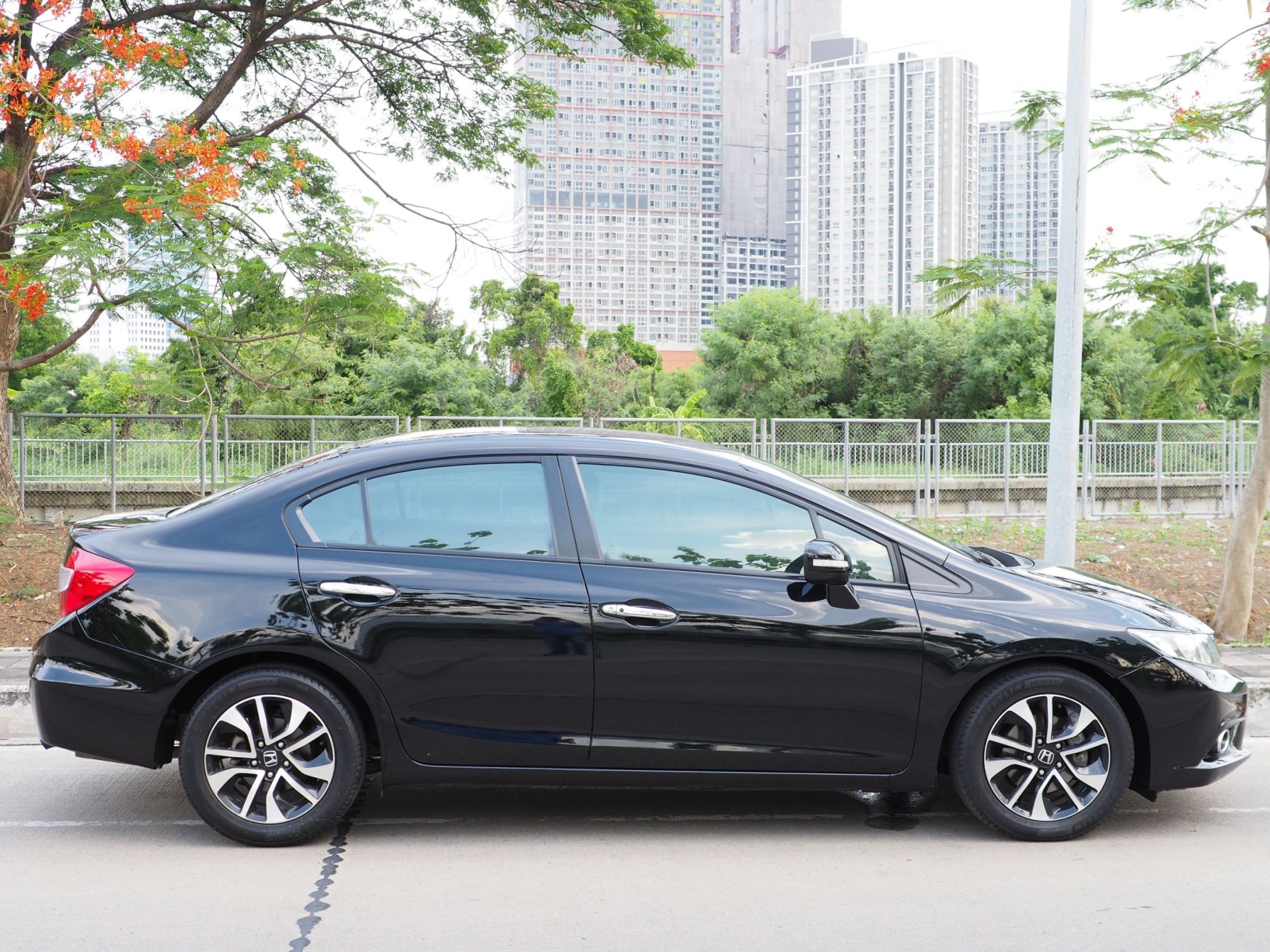 2014 Honda Civic FB สีดำ (รูปที่ 6)
