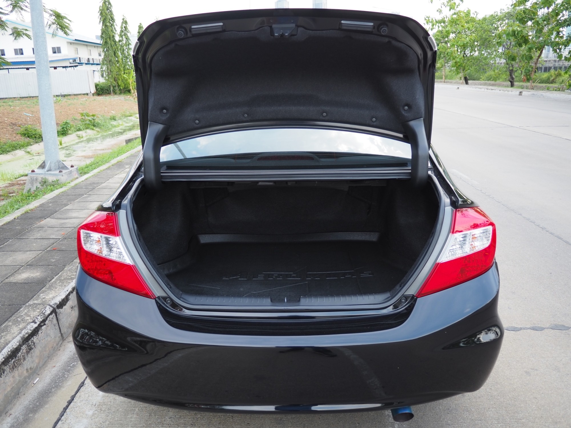2014 Honda Civic FB สีดำ (รูปที่ 11)