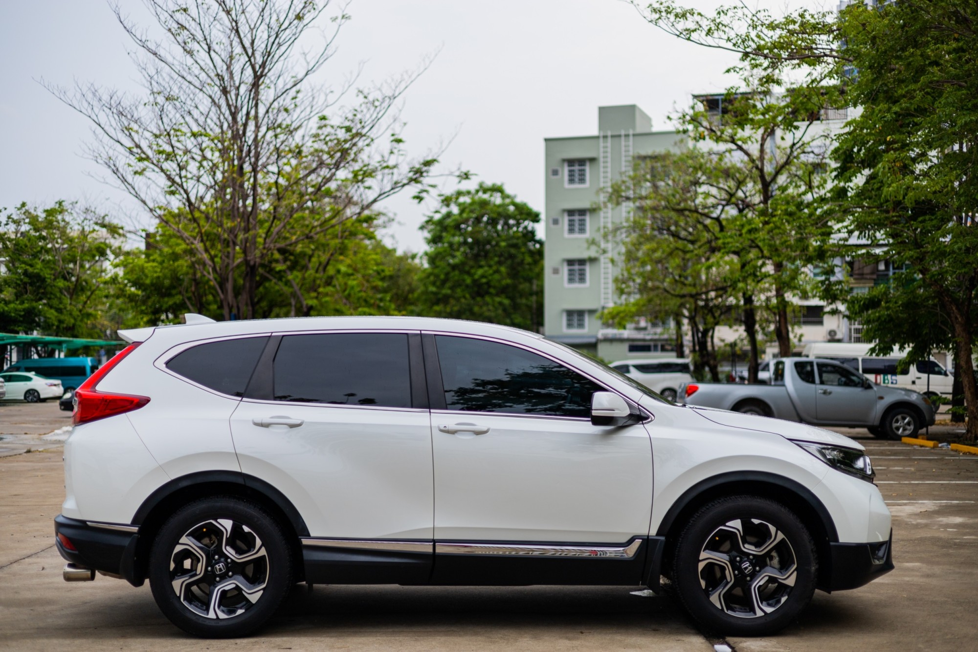 2018 Honda CR-V สีขาว (รูปที่ 2)