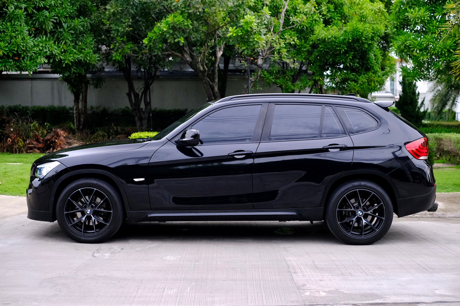 BMW X1 2.0E84 sDrive18i เครื่องยนต์: เบนซิน เกียร์: ออโต้ ปี: 2012 สี: ดำ ไมล์: 12x,xxx กม.