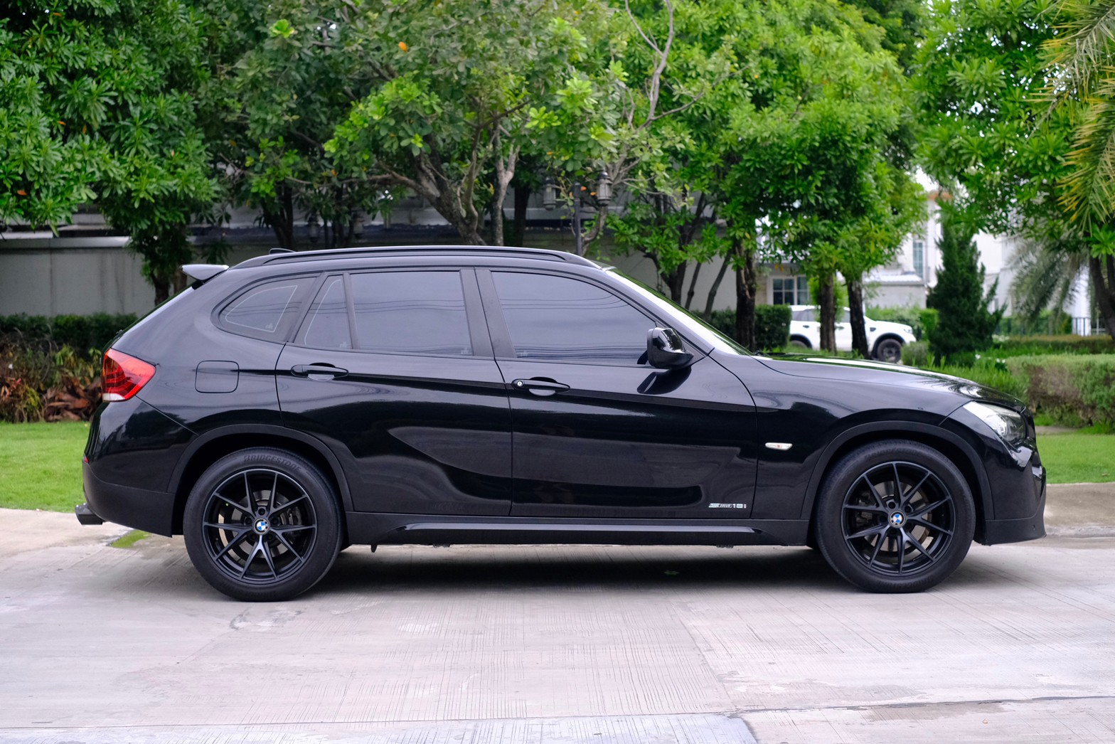 BMW X1 2.0E84 sDrive18i เครื่องยนต์: เบนซิน เกียร์: ออโต้ ปี: 2012 สี: ดำ ไมล์: 12x,xxx กม.