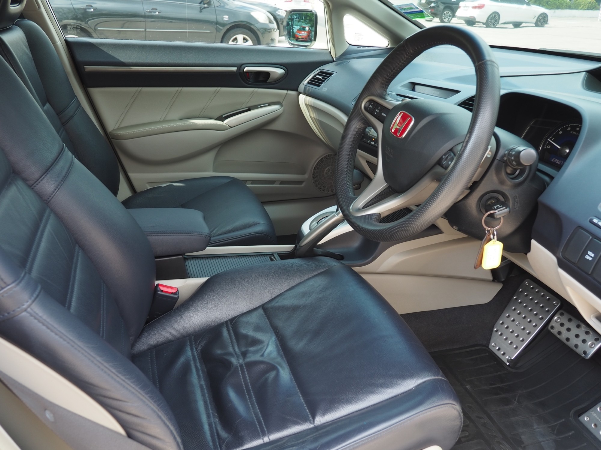 2008 Honda Civic FD สีขาว (รูปที่ 16)